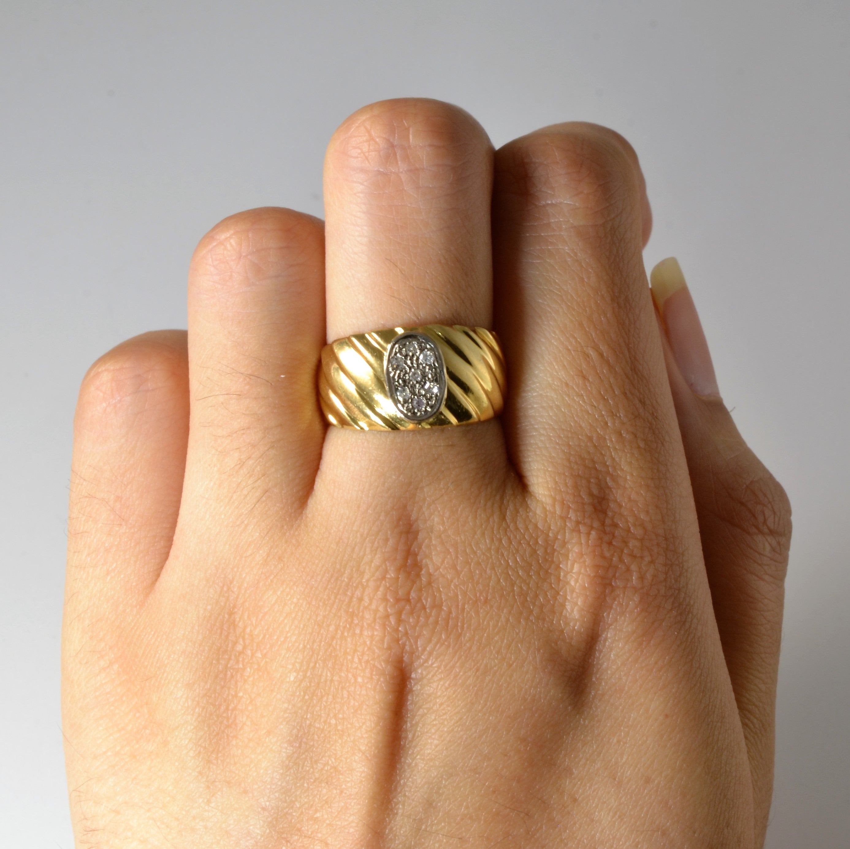 Oval Cluster Gold Ring | 0.05ctw | SZ 7.25 |