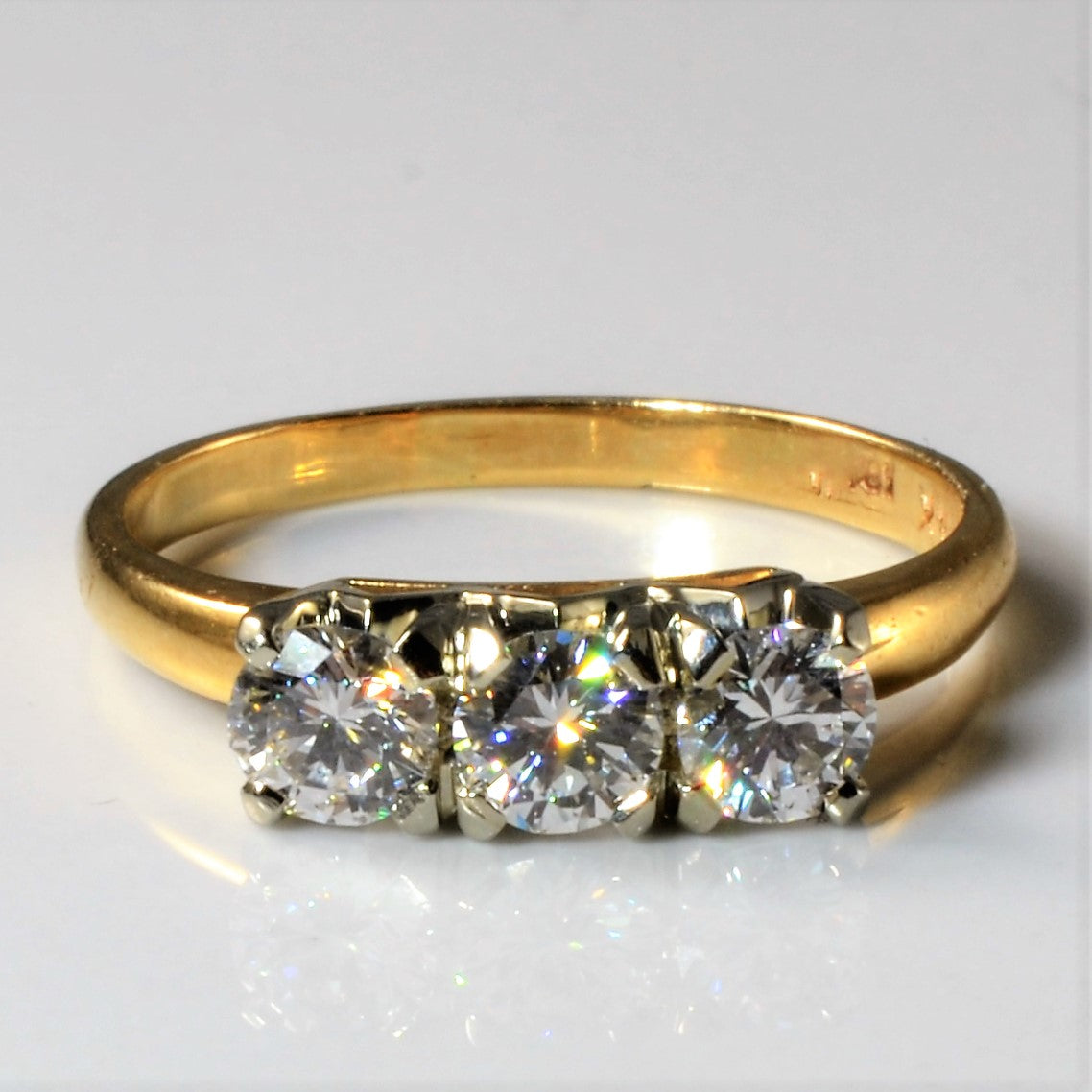 Bague trois diamants | 0,66 ct | Taille 6 |