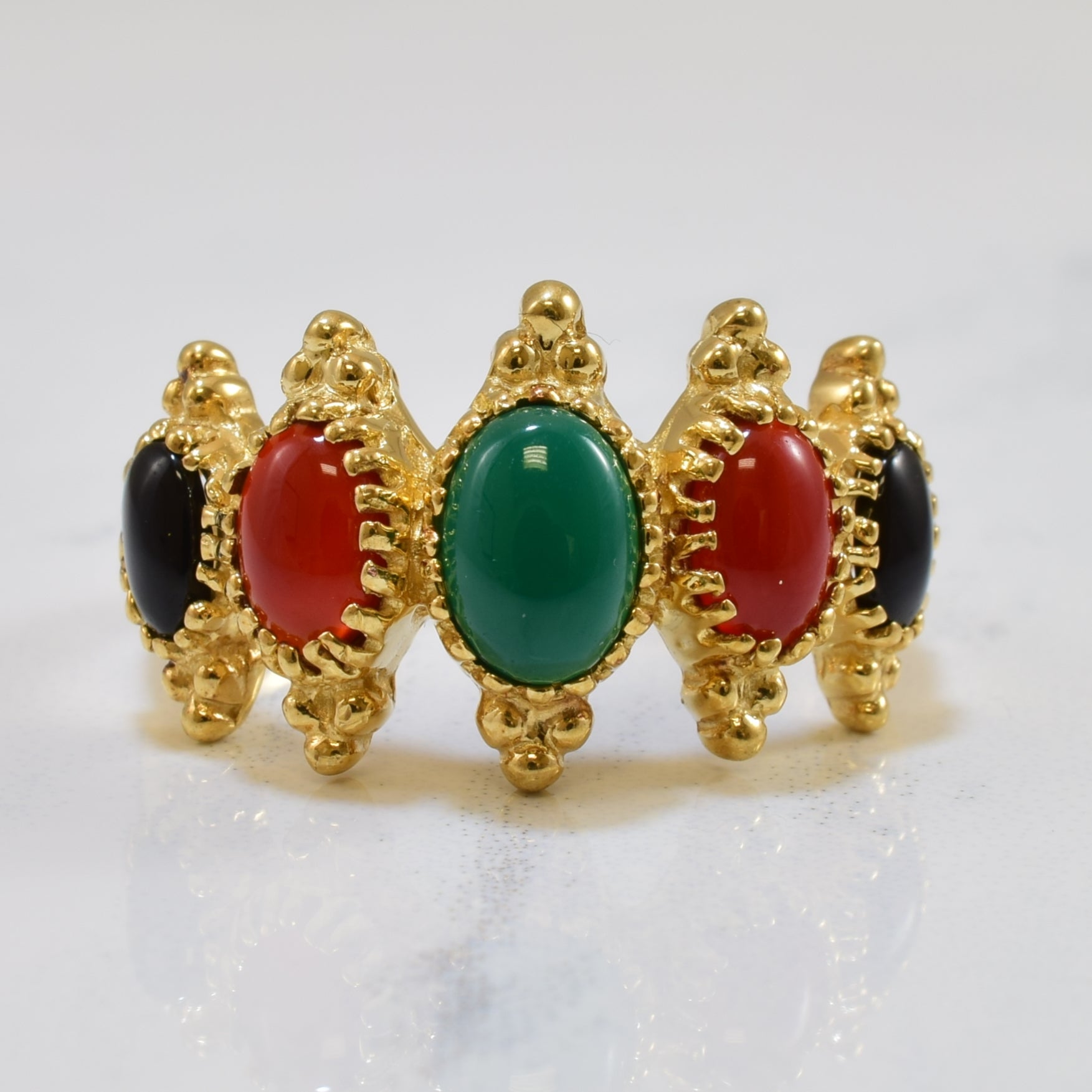Bague en calcédoine multicolore à cinq pierres (1997) | 1,50 ct au total | Taille 8 |