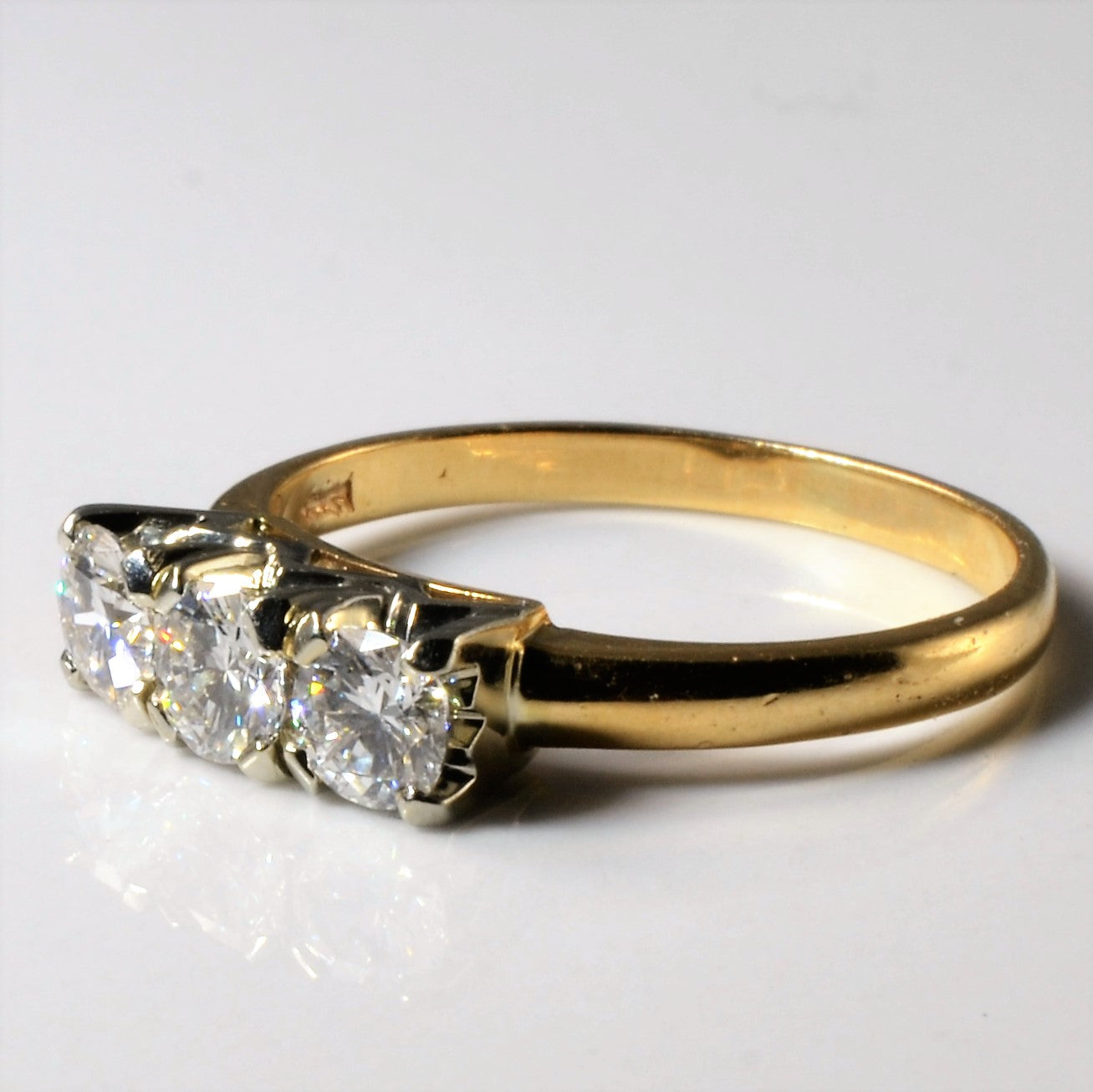 Bague trois diamants | 0,66 ct | Taille 6 |