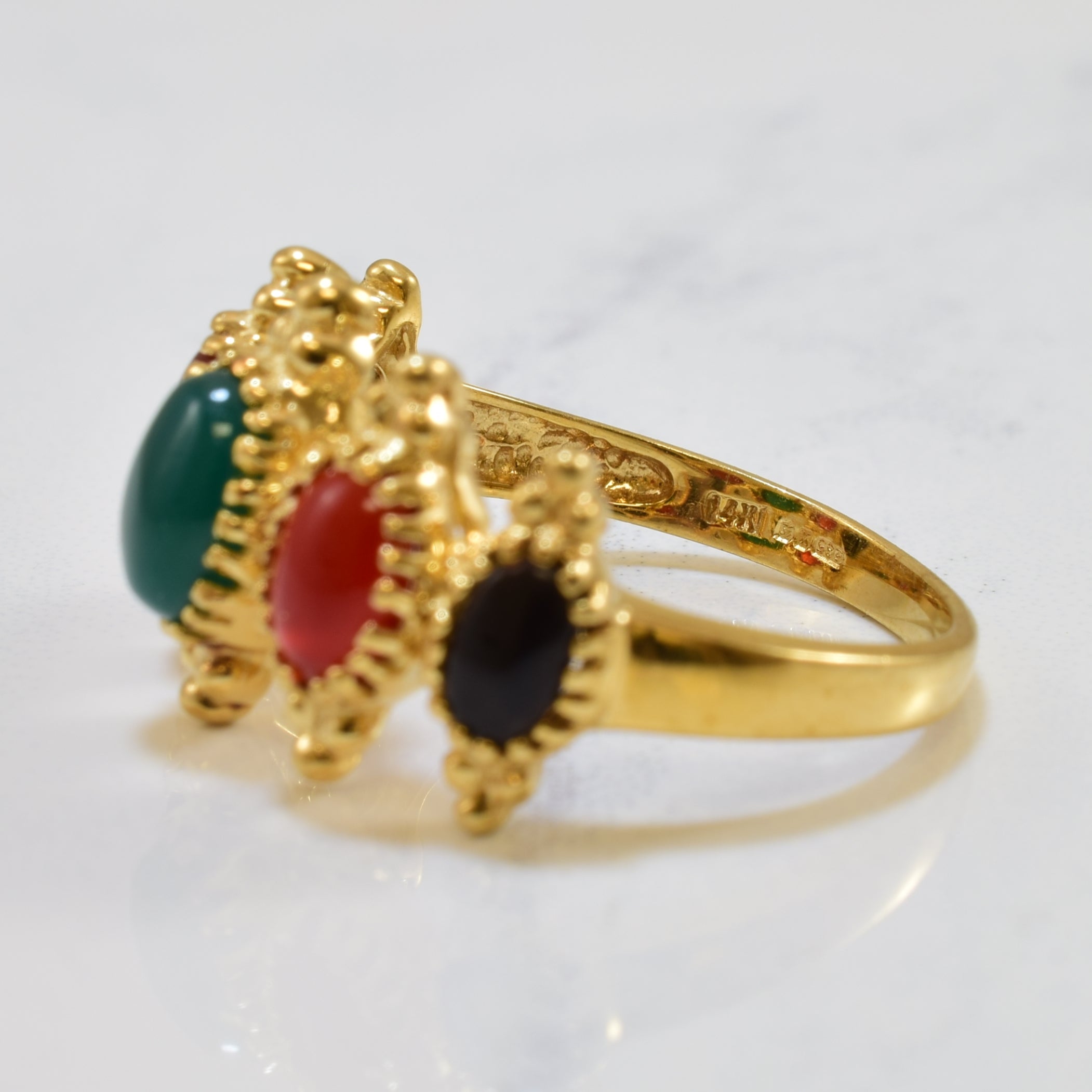 Bague en calcédoine multicolore à cinq pierres (1997) | 1,50 ct au total | Taille 8 |