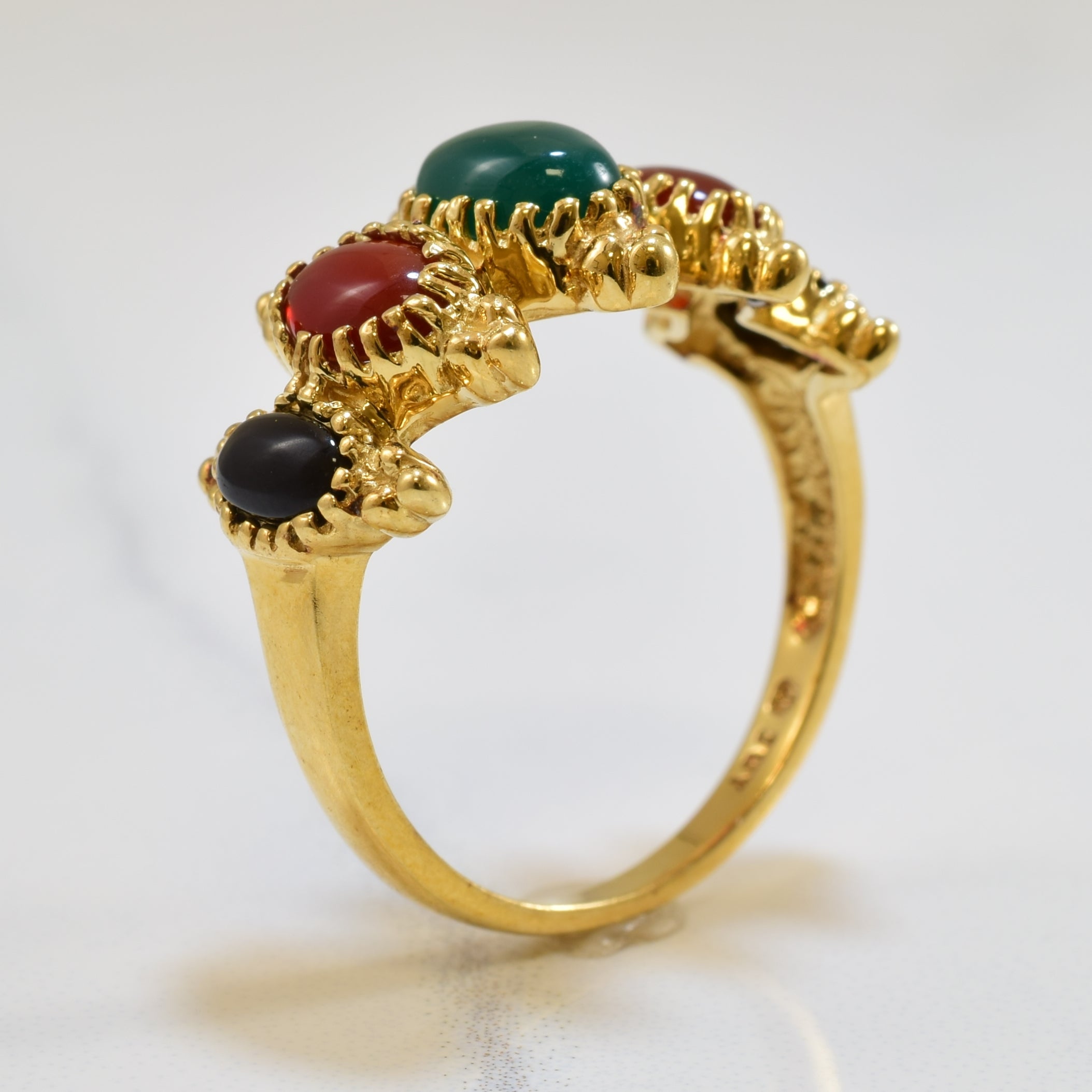 Bague en calcédoine multicolore à cinq pierres (1997) | 1,50 ct au total | Taille 8 |