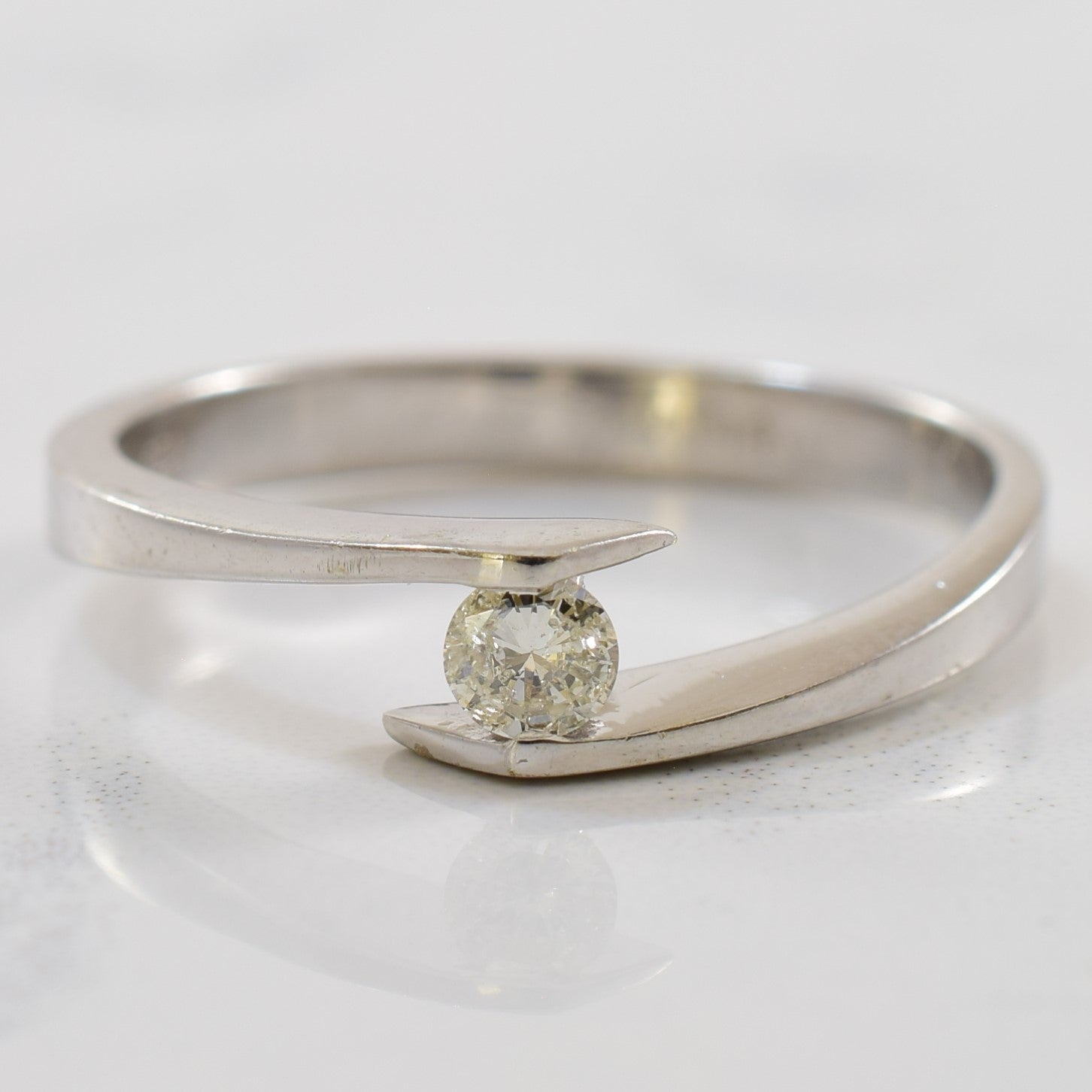 Bague sertie de diamants en tension | 0,12 ct | Taille 6,75 |