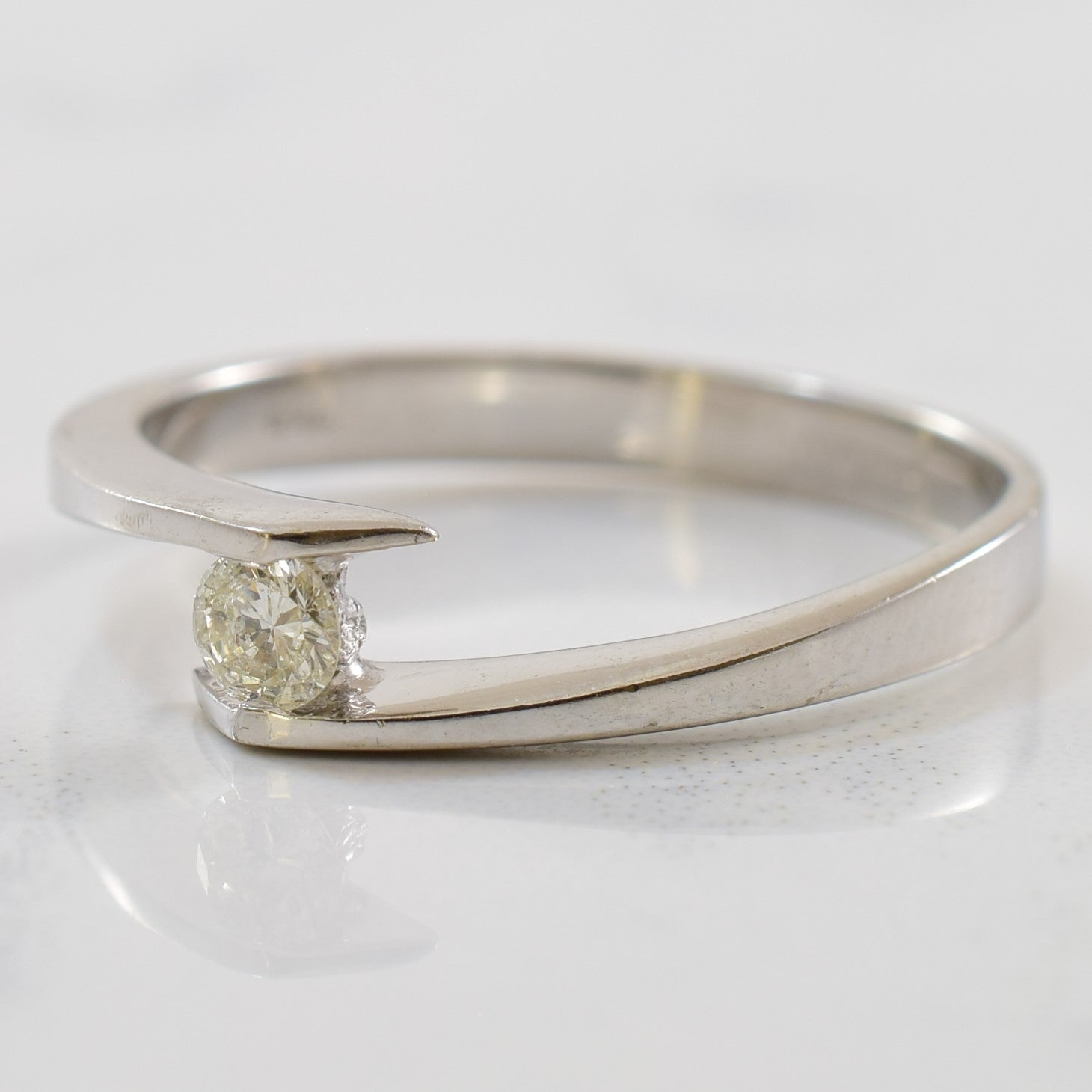 Bague sertie de diamants en tension | 0,12 ct | Taille 6,75 |