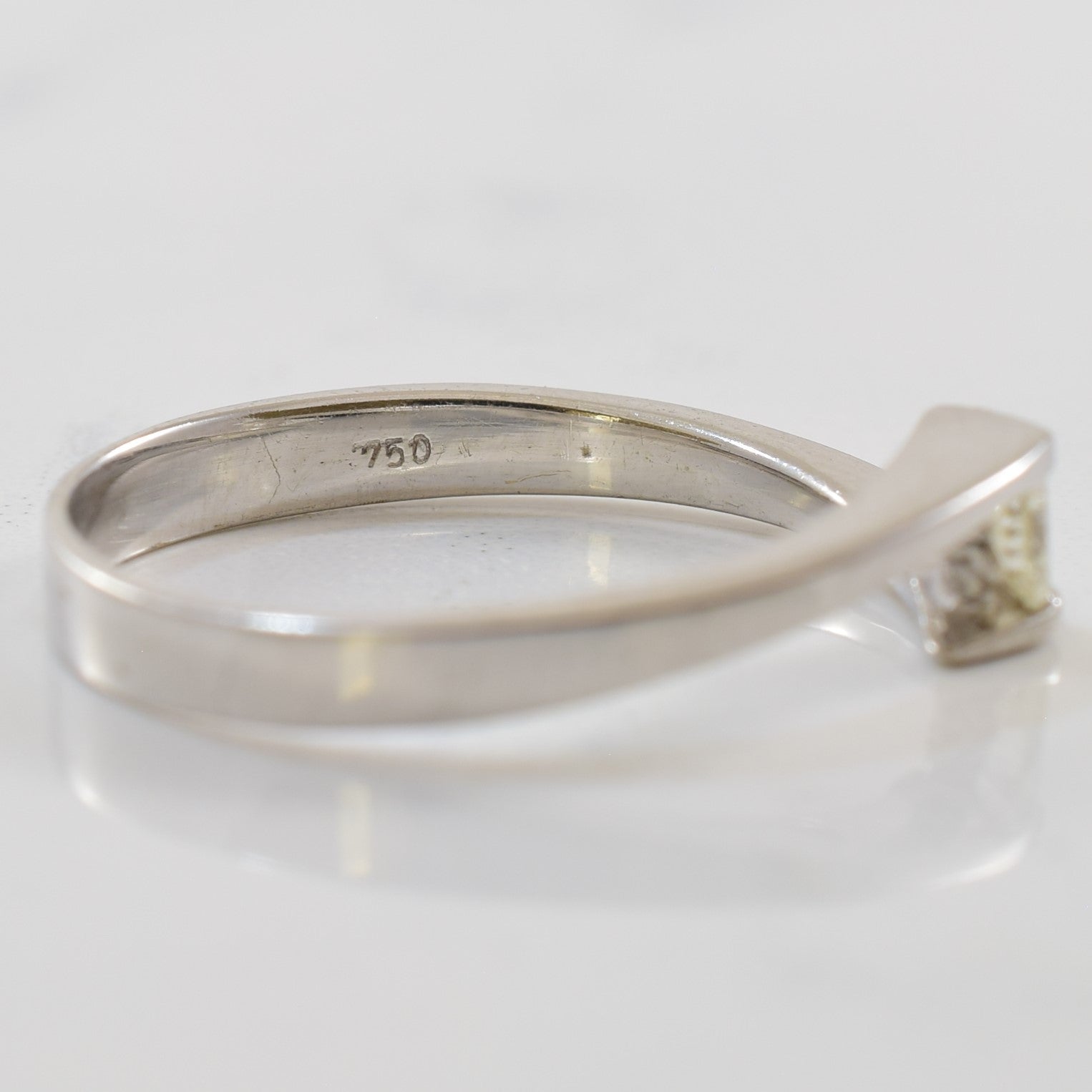 Bague sertie de diamants en tension | 0,12 ct | Taille 6,75 |