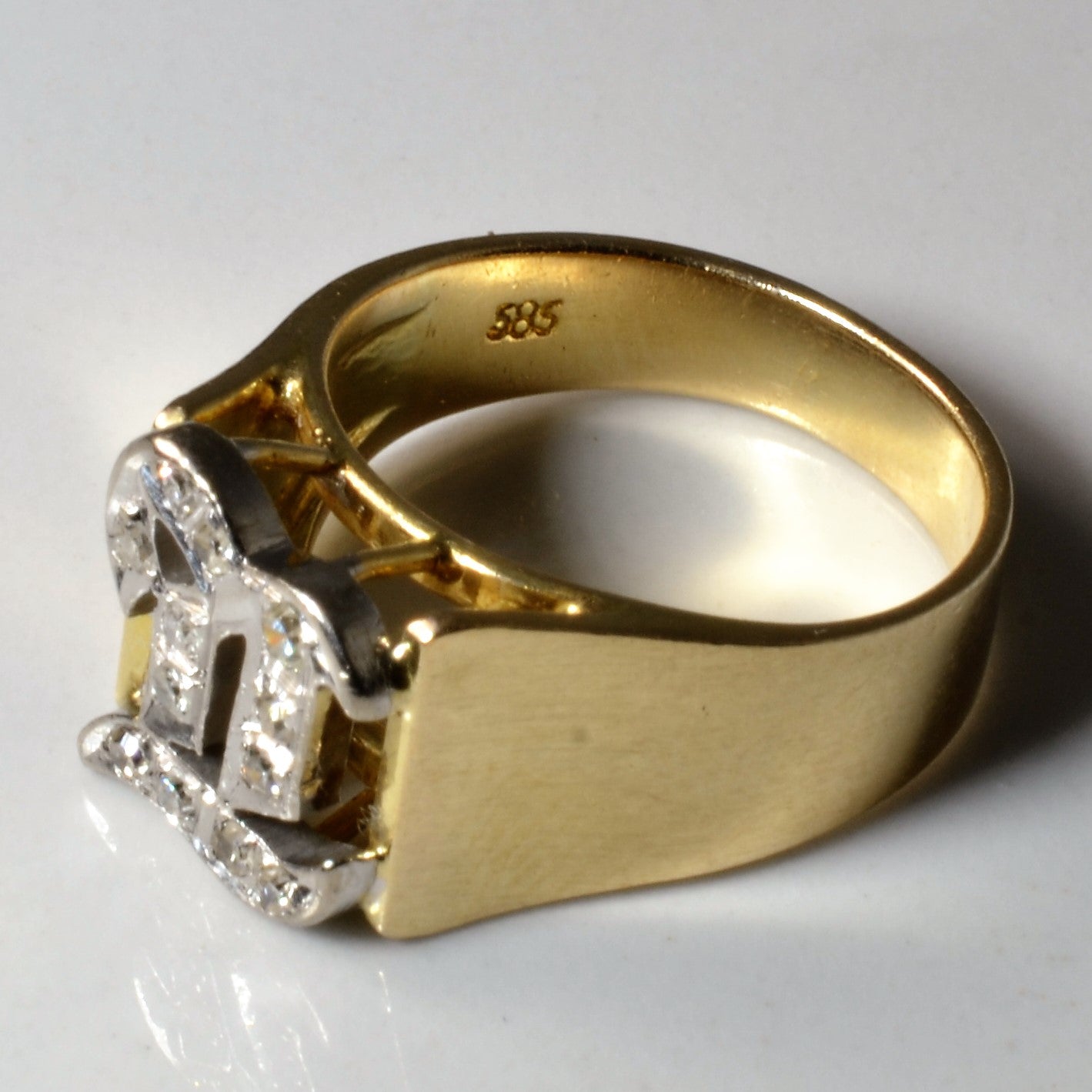 Diamond Signet Ring | 0.18ctw | SZ 5.75 |