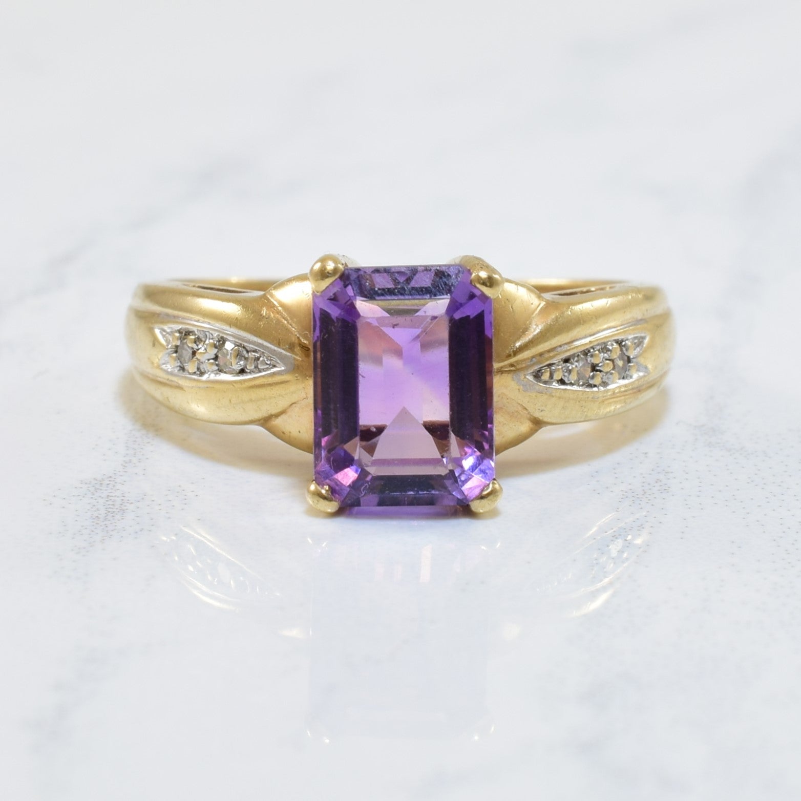 Bague en améthyste taille émeraude et diamants | 0,90 ct, 0,03 ct au total | Taille 6 |