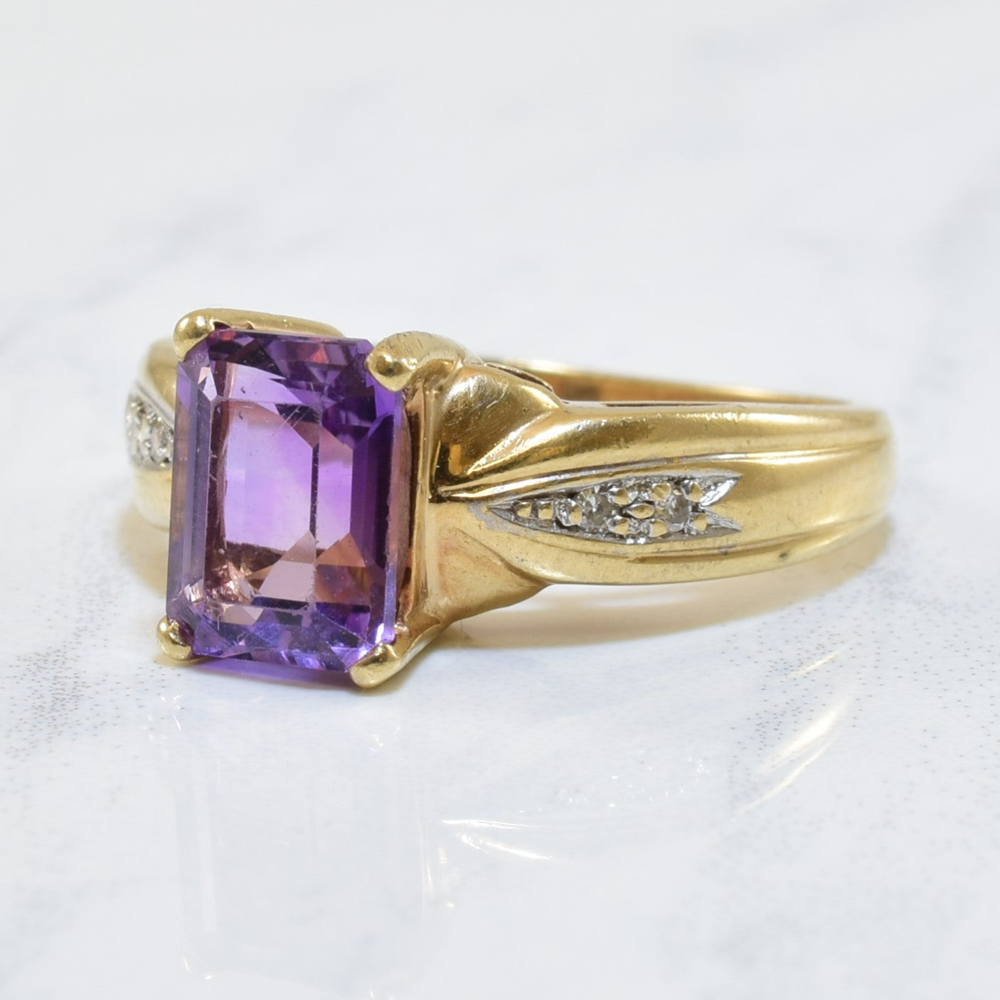 Bague en améthyste taille émeraude et diamants | 0,90 ct, 0,03 ct au total | Taille 6 |