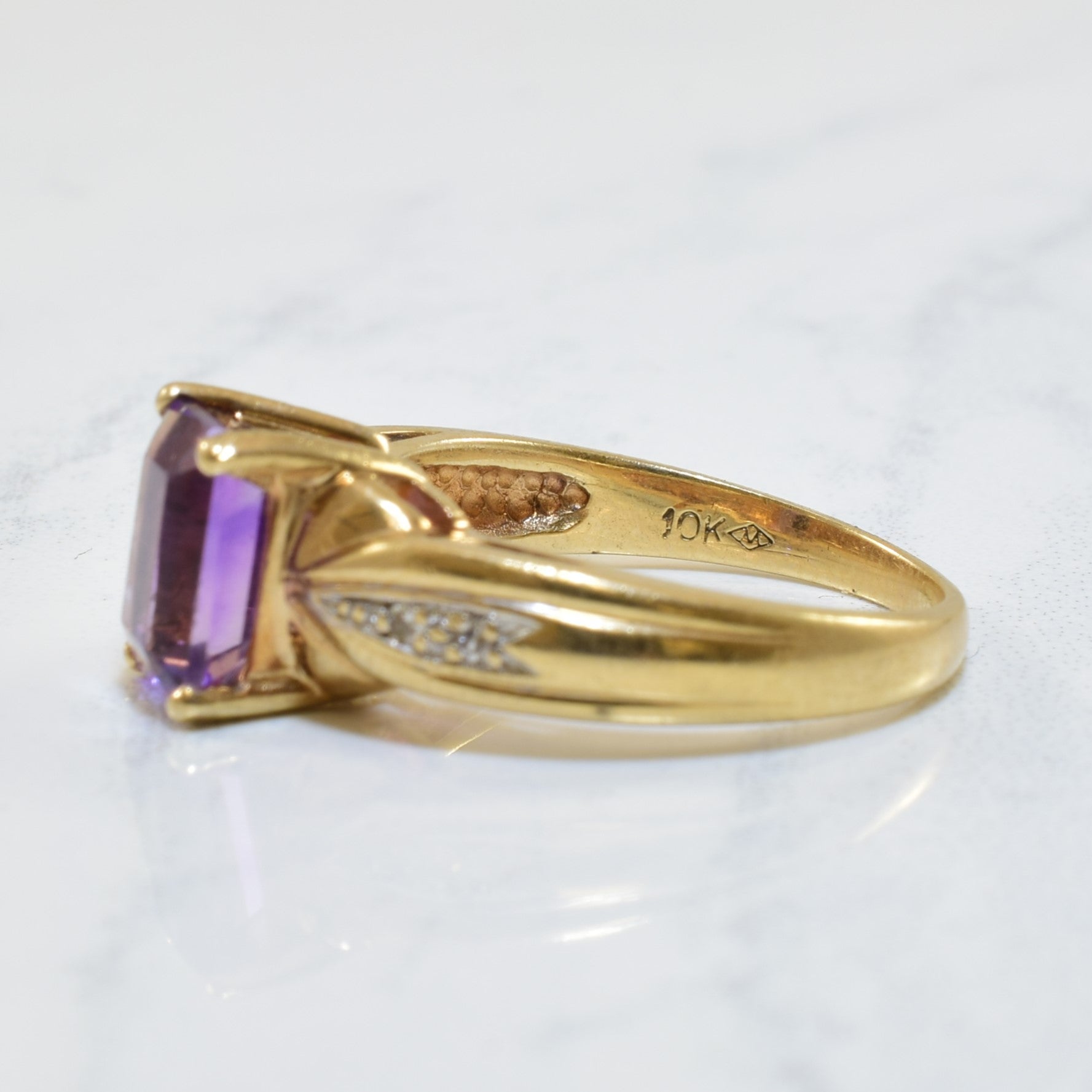 Bague en améthyste taille émeraude et diamants | 0,90 ct, 0,03 ct au total | Taille 6 |