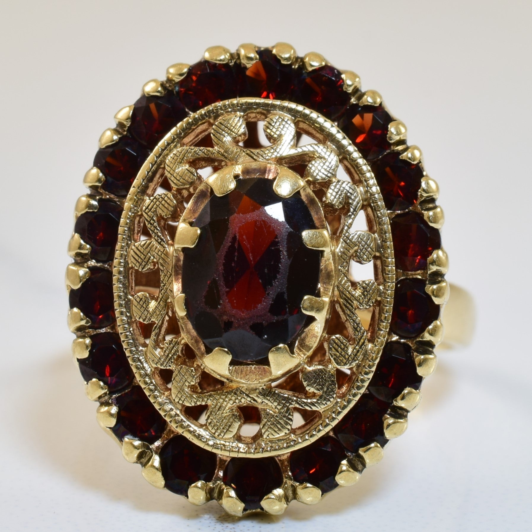 Bague cocktail ovale en grenat | 2,75 ct | Taille 6,75 |