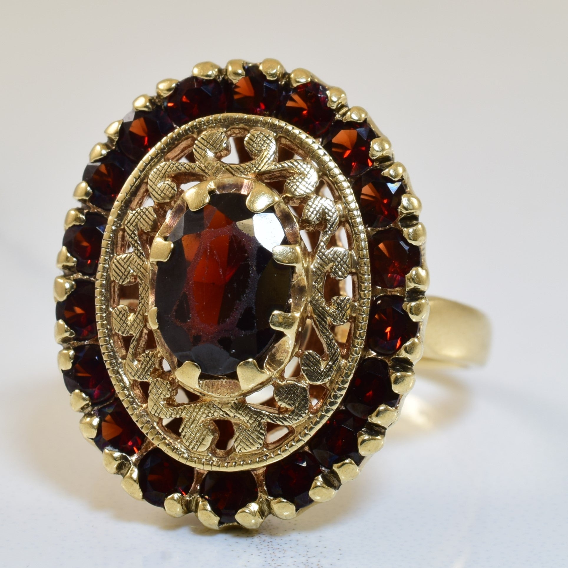Bague cocktail ovale en grenat | 2,75 ct | Taille 6,75 |
