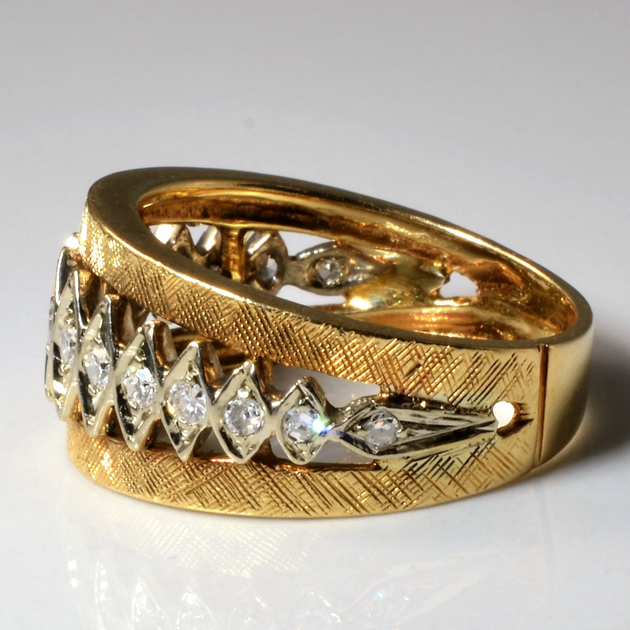 Marquise Shaped Tapered Gold Ring | 0.22ctw | SZ 6.5 |