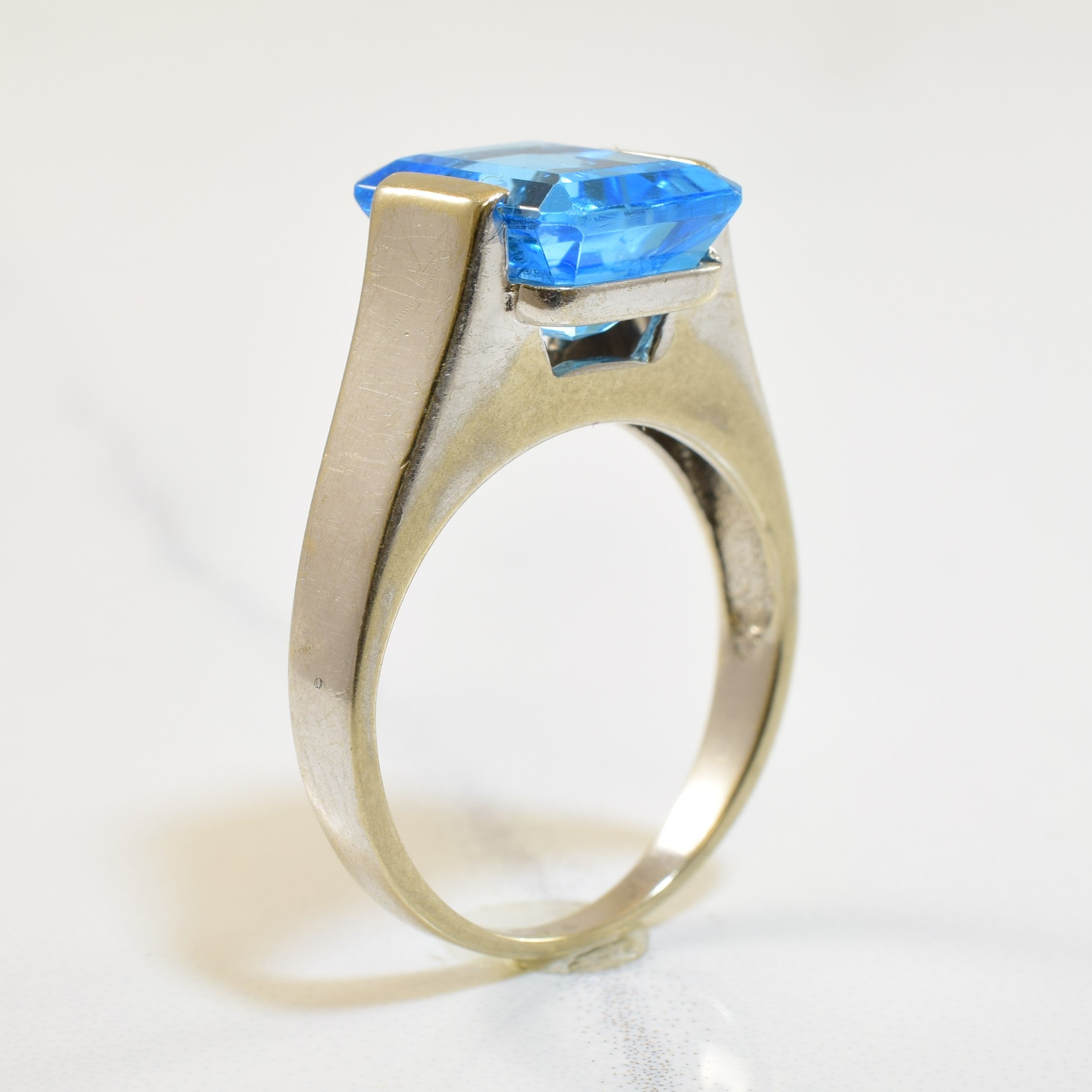 Bague cocktail solitaire en topaze bleue | 4,00 ct | Taille 5,25 |