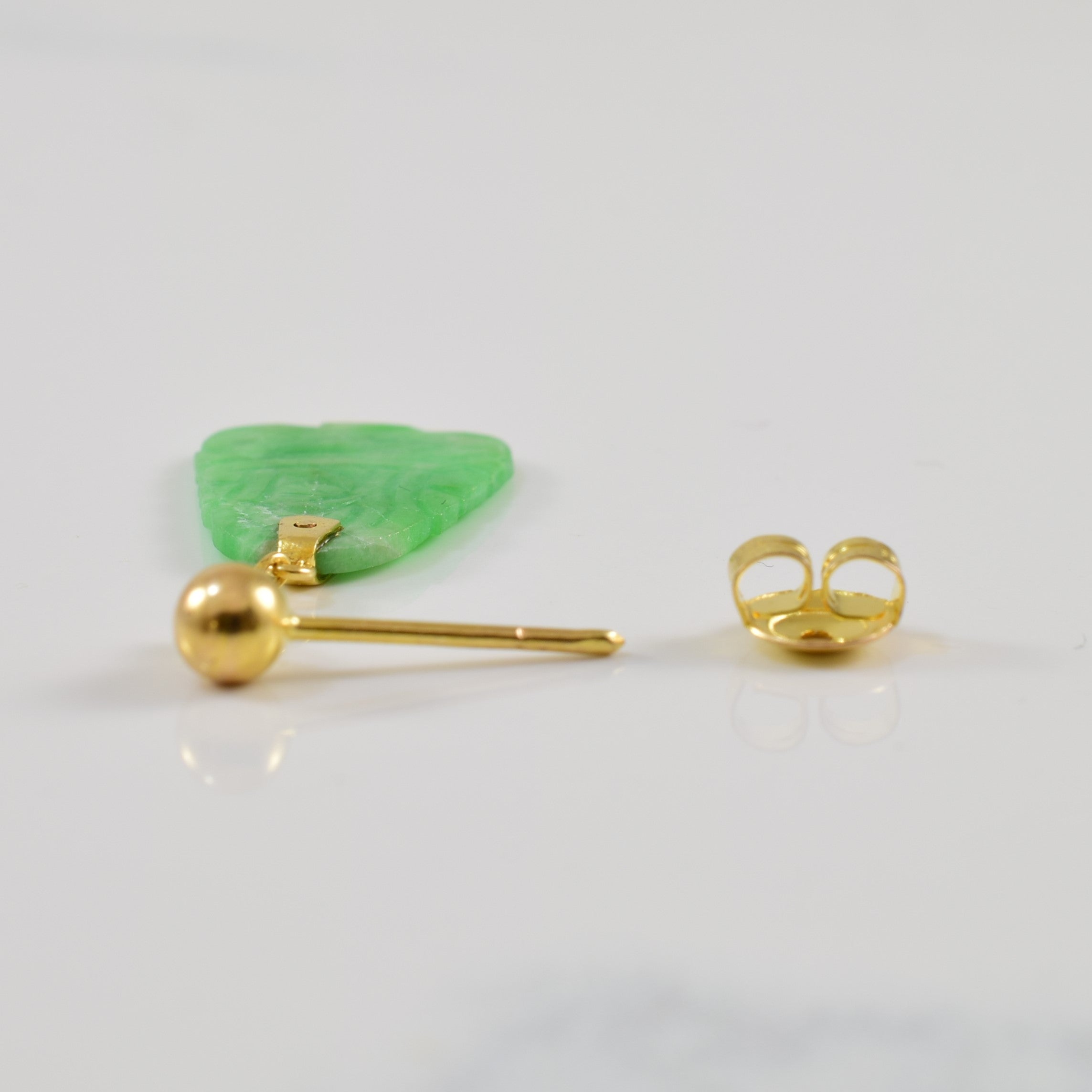 Boucles d'oreilles pendantes en jade sculpté | 5,00 ct |