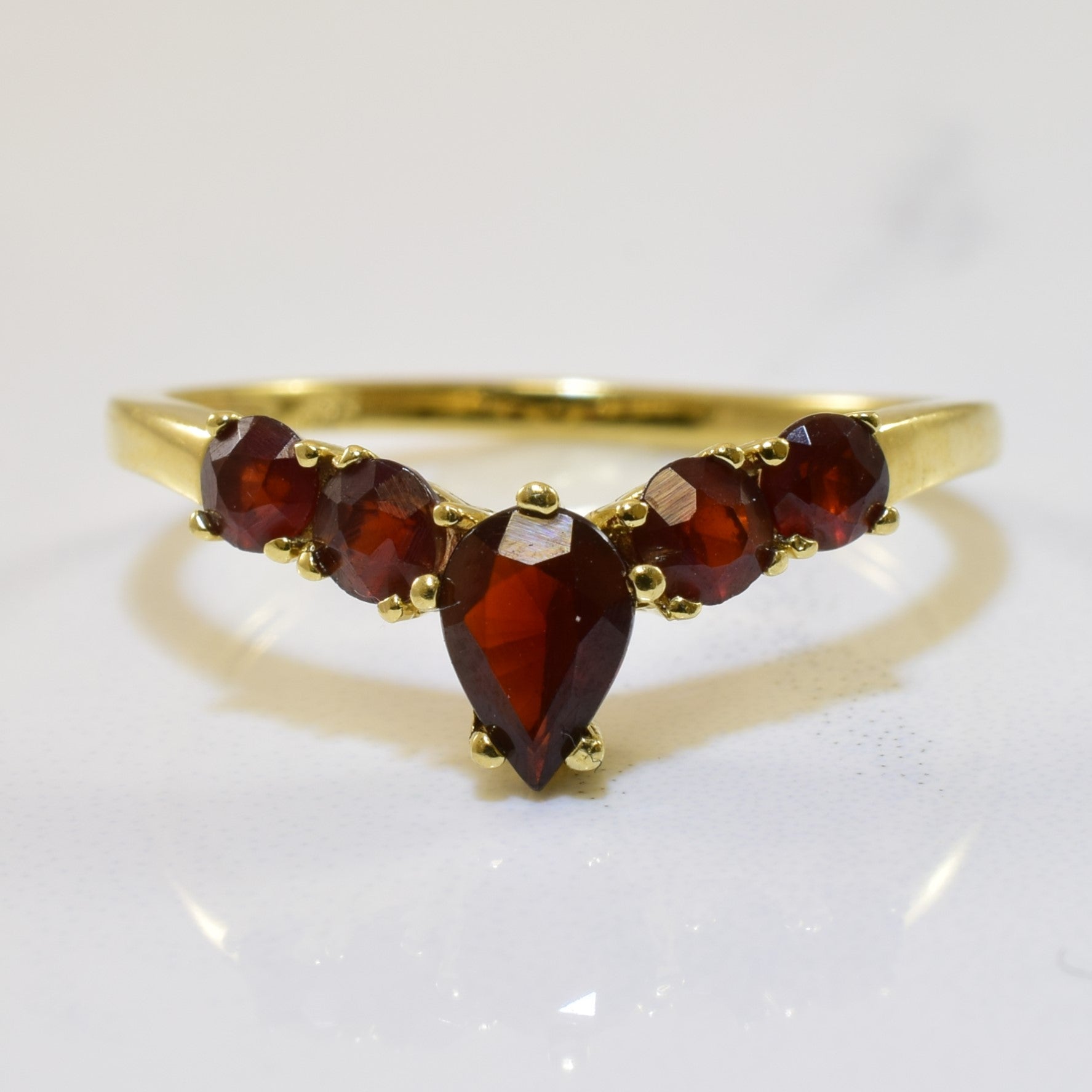 Garnet Chevron Ring | 0.85ctw | SZ 8 |