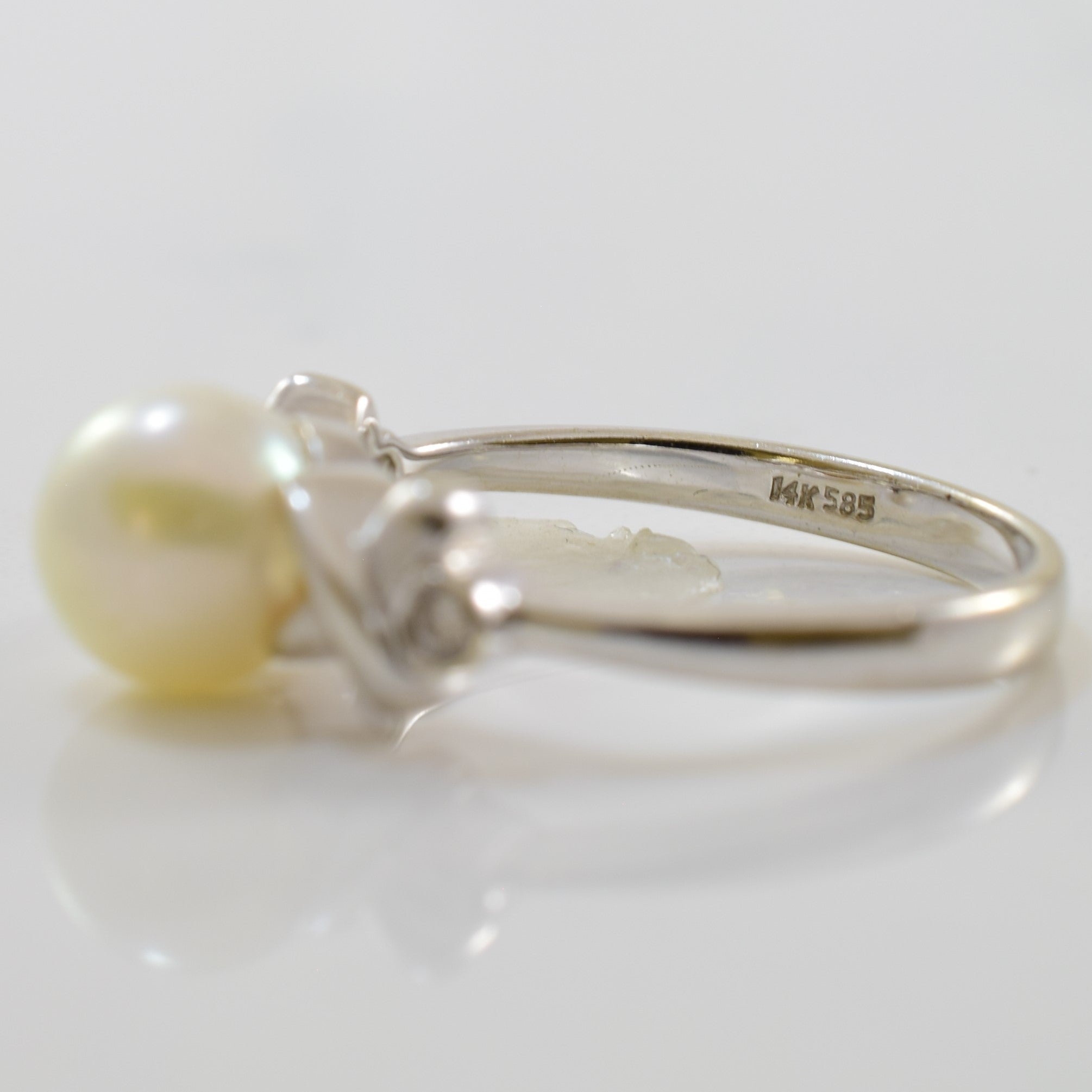 Pearl & Diamond 'XO' Ring | 0.04ctw, 2.75ct | SZ 6.5 |