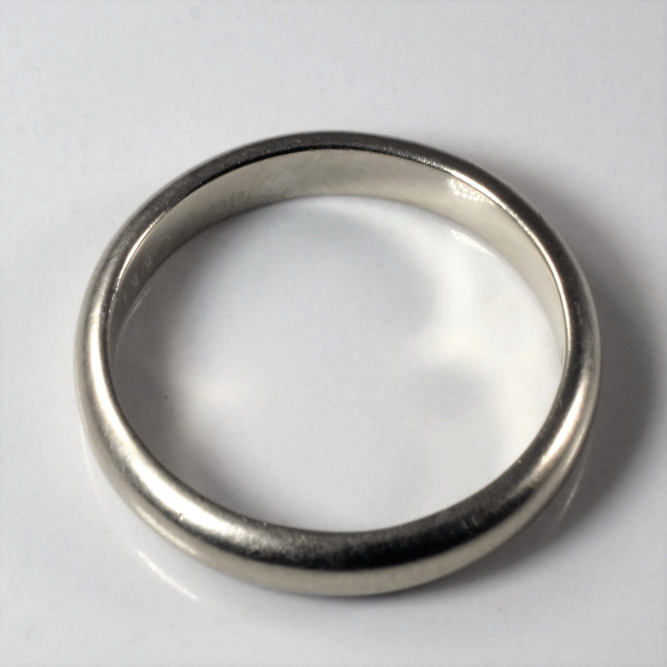 18k White Gold Band | SZ 8.5 |