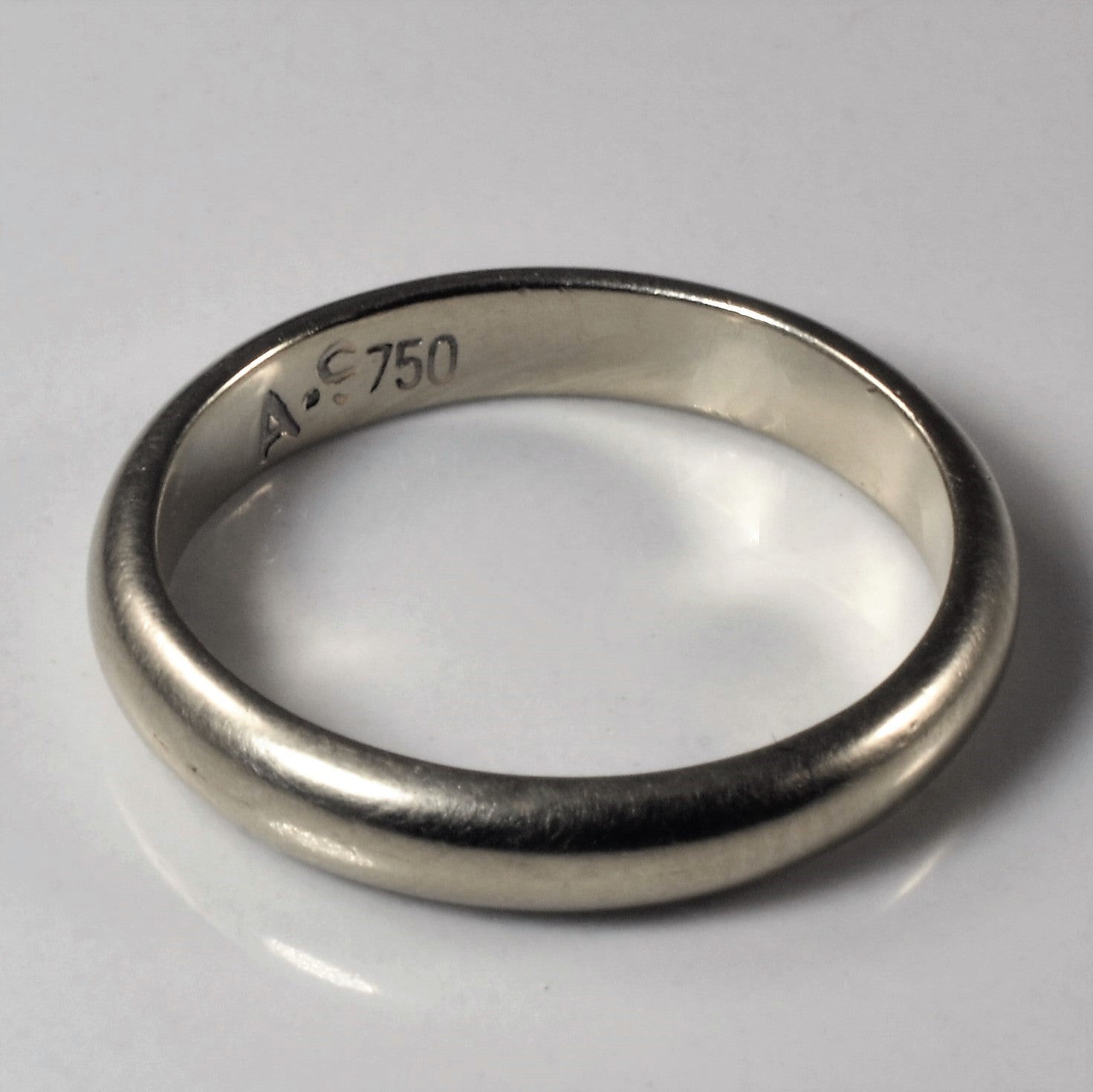 18k White Gold Band | SZ 8.5 |