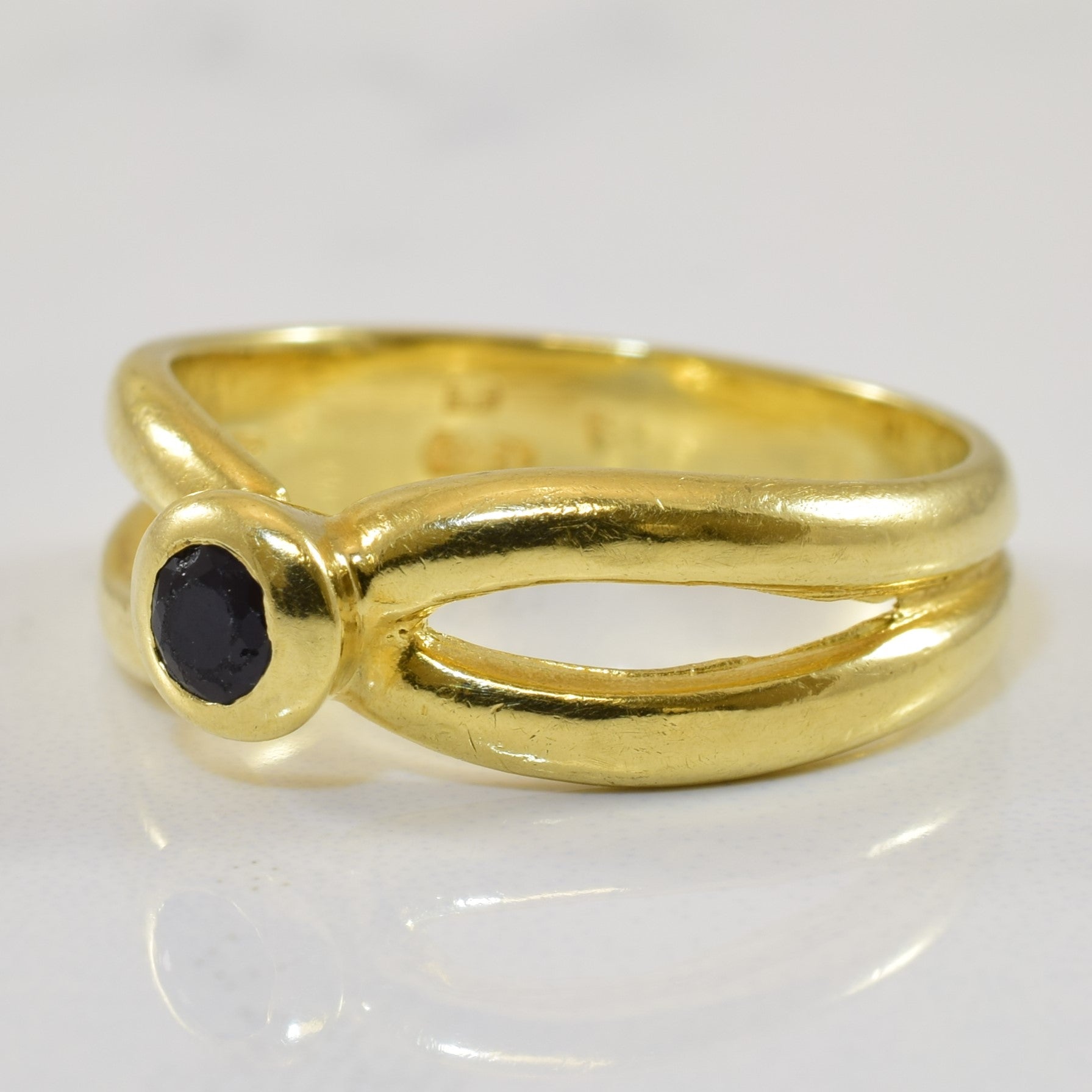 Bezel Set Blue Sapphire Split Shank Ring | 0.22ct | SZ 6.75 |