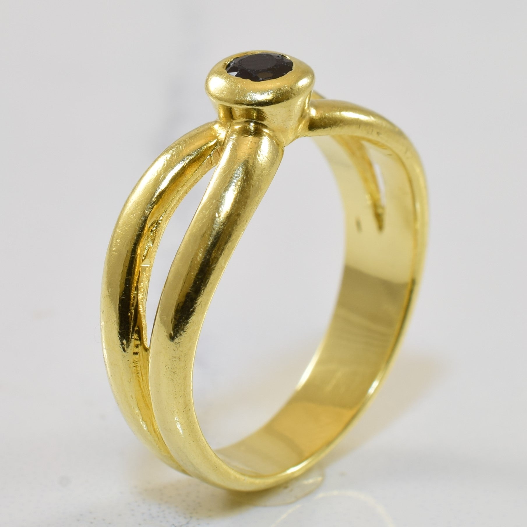 Bezel Set Blue Sapphire Split Shank Ring | 0.22ct | SZ 6.75 |