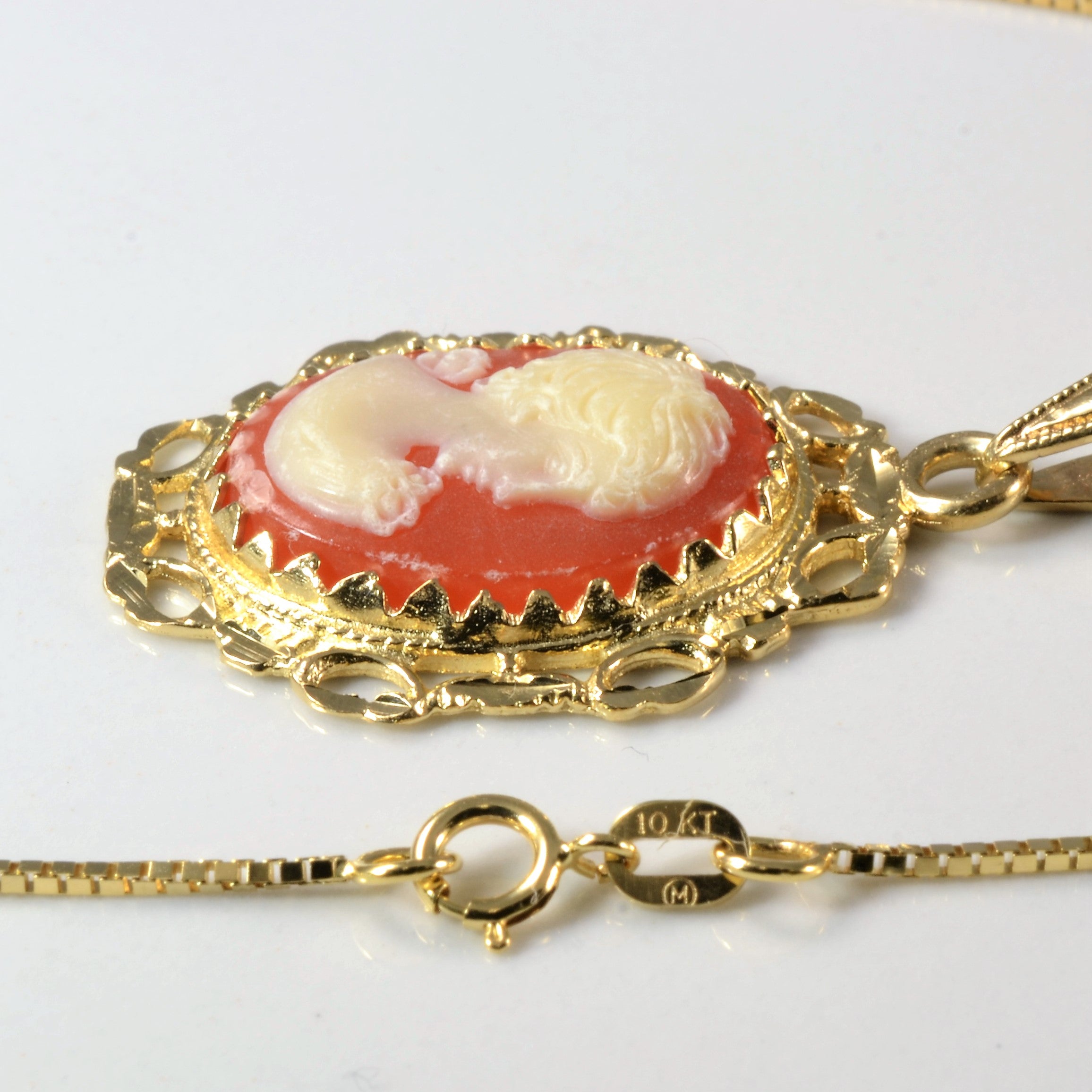 Retro Cameo Shell Necklace | 18" |