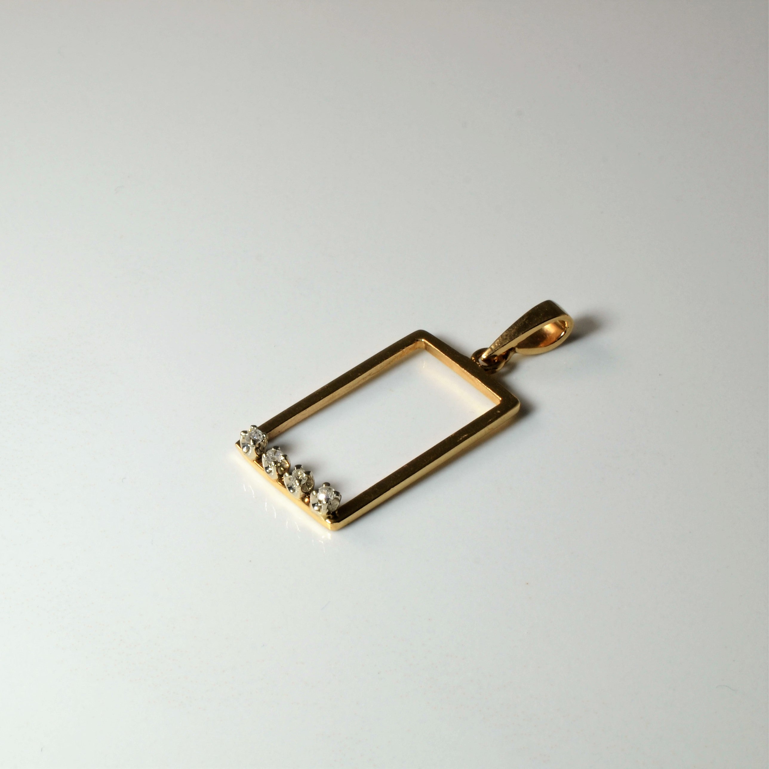 Pendentif carré à quatre diamants | 0,06 ct au total |