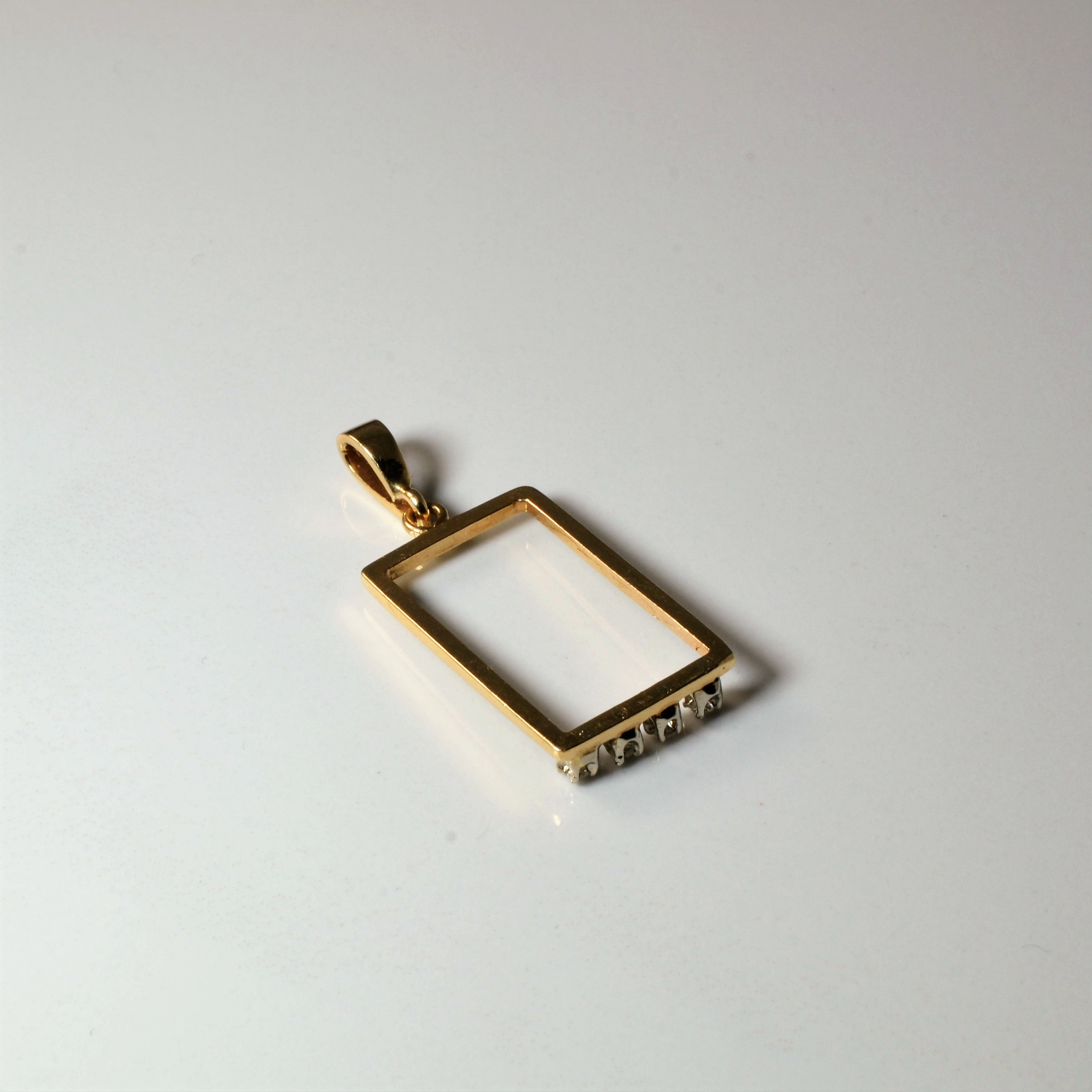 Pendentif carré à quatre diamants | 0,06 ct au total |