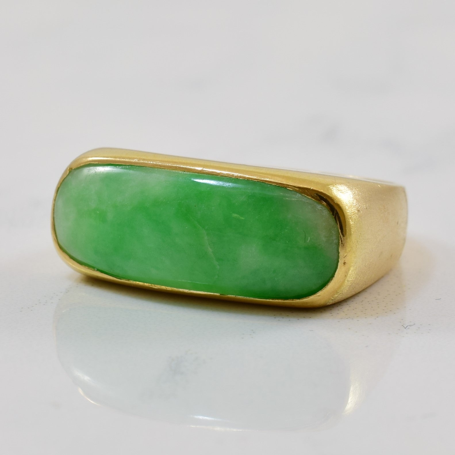 Bague en jadéite oblongue | 6,00 ct | Taille 7 |