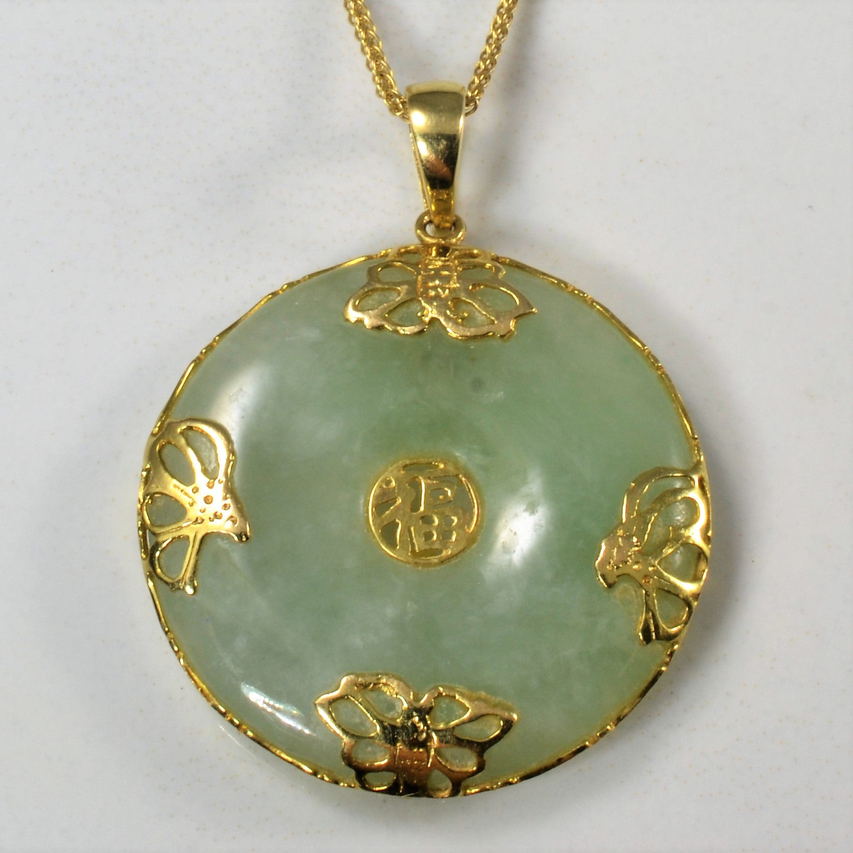 Collier médaillon en jade filigrané | 45,7 cm |