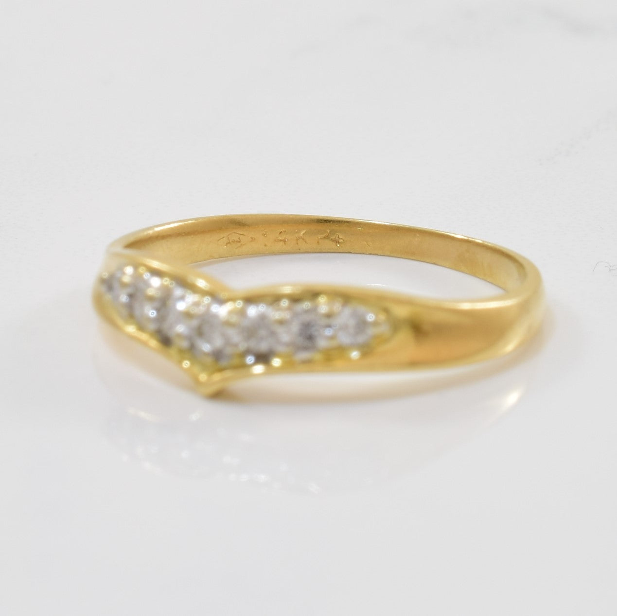 Bague en diamant Chevron Contour | 0,07 ct | Taille 6,25 |