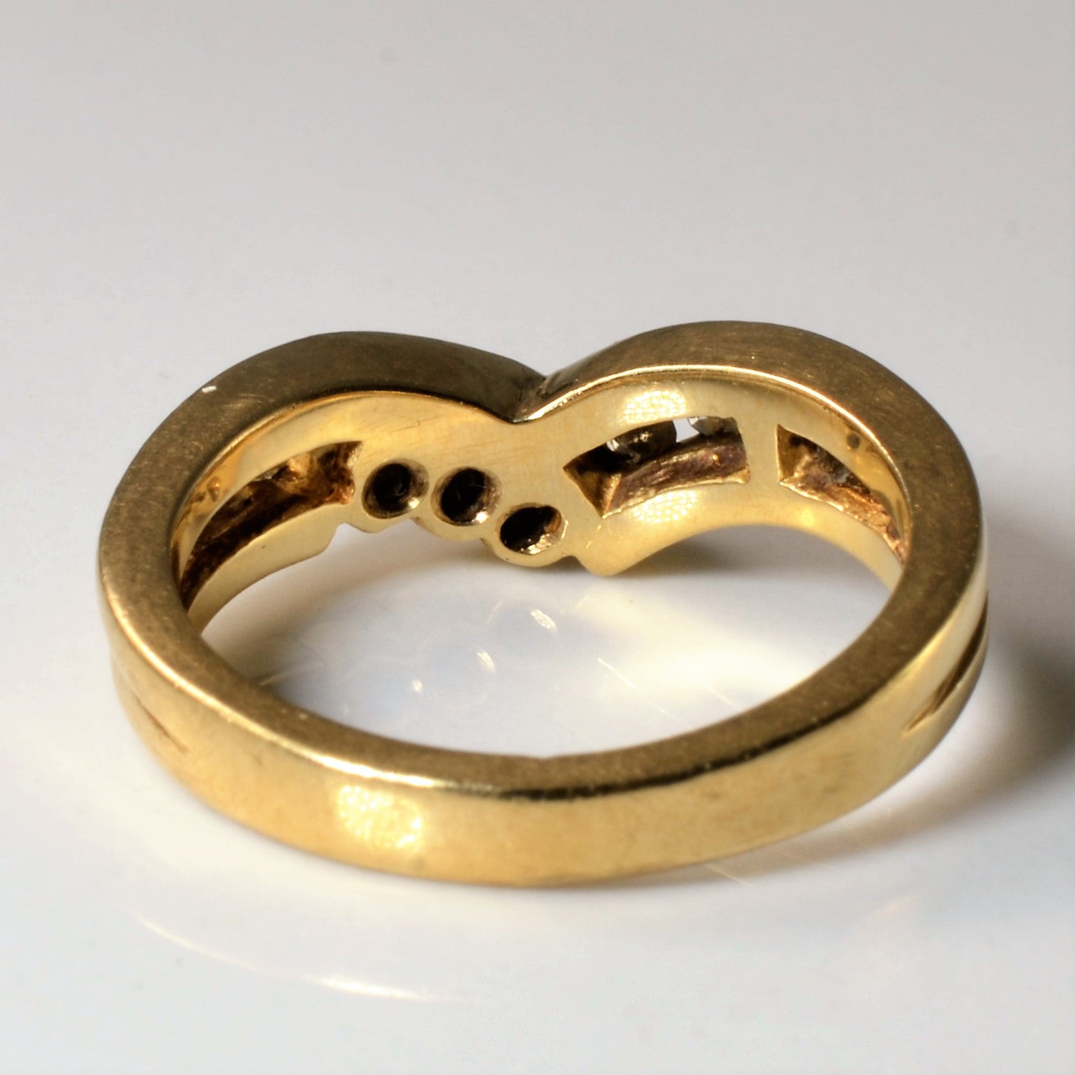 Channel Diamond Contour Ring | 0.25ctw | SZ 6 |