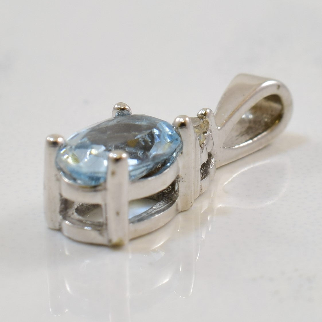 Pendentif aigue-marine et diamants | 0,45 ct, 0,03 ct au total |