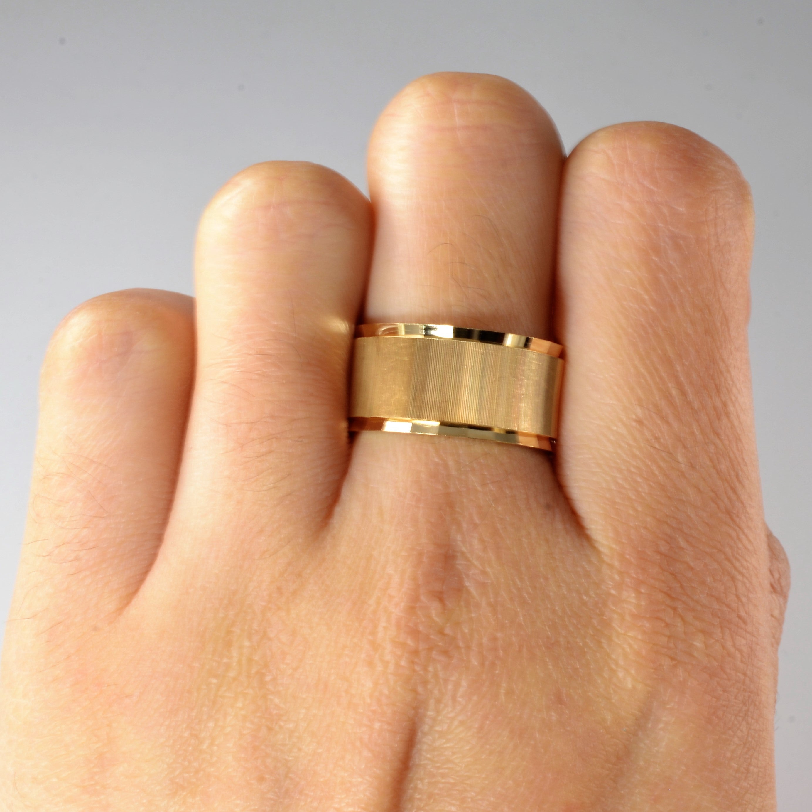 Textured Gold Cigar Band | SZ 7 |