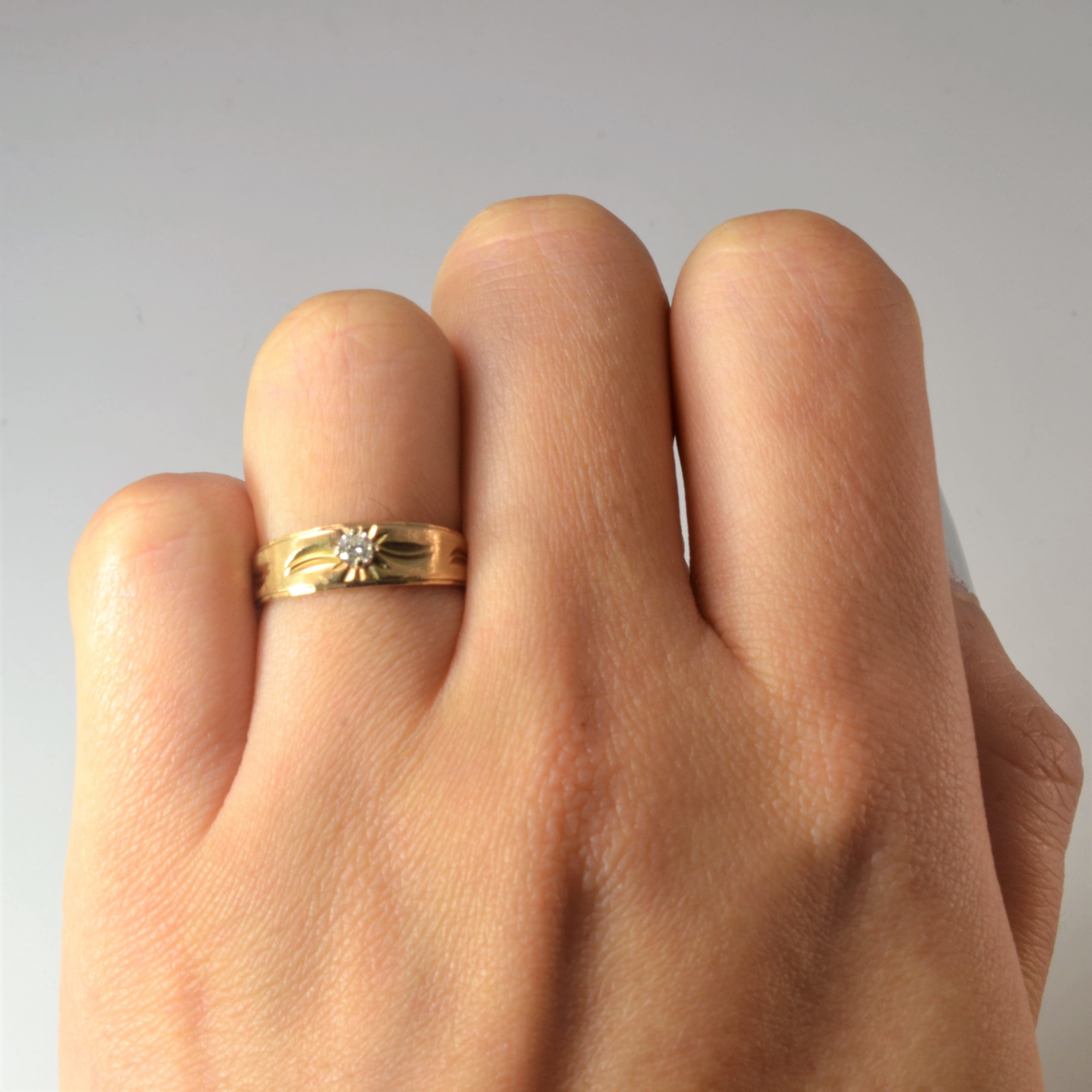 Unique Solitaire Diamond Gold Ring | 0.06ct | SZ 4.5 |