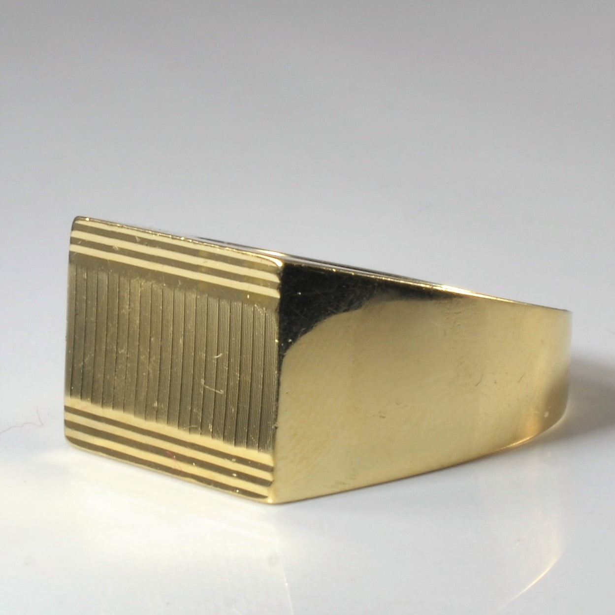Vintage Austrian Hallmarked Textured Gold Signet Ring | SZ 11 |