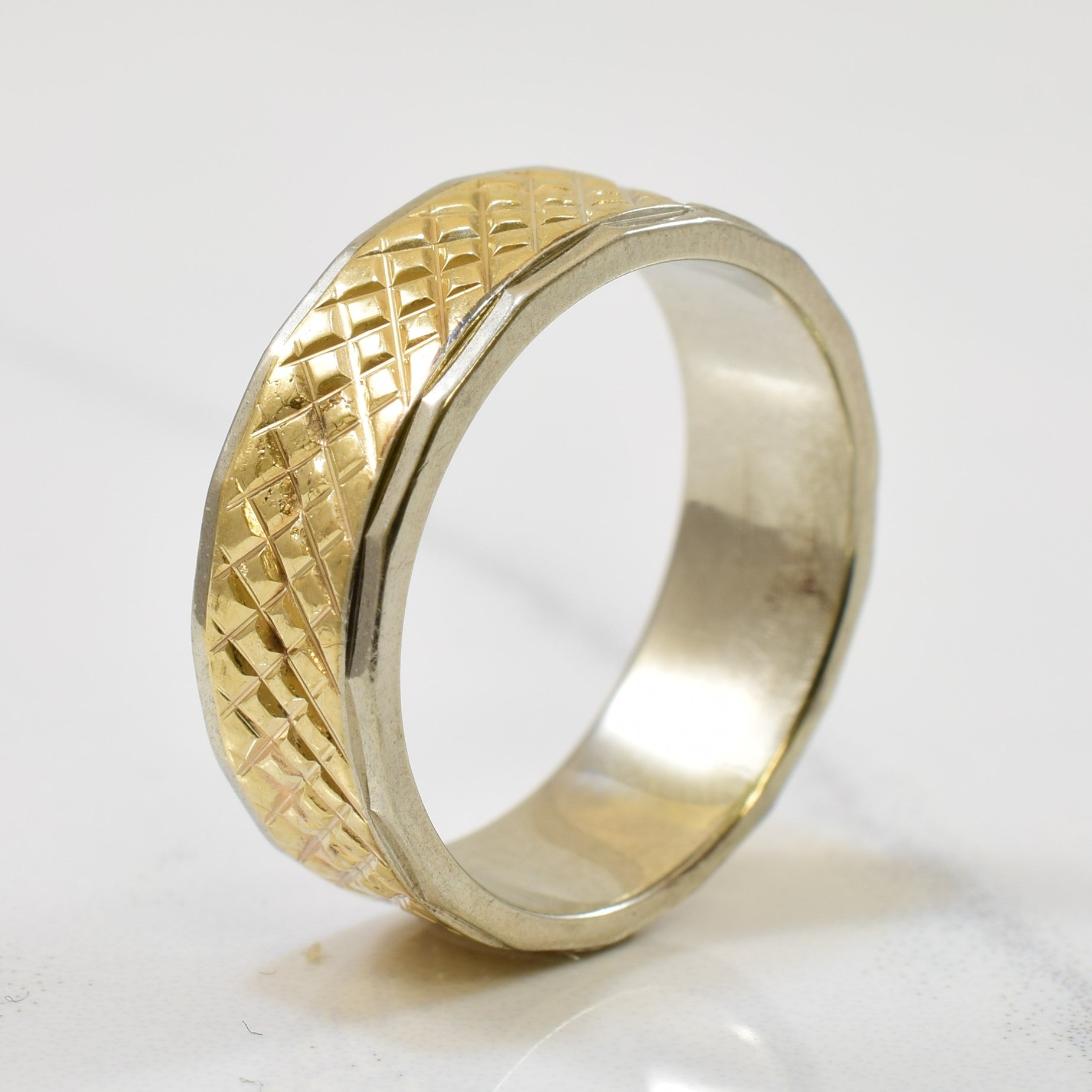 Two Tone Crosshatched Band | SZ 6 |