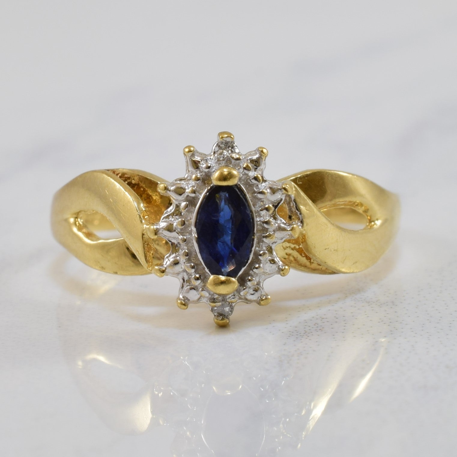 Bague saphir bleu et diamants | 0,20 ct, 0,01 ct au total | Taille 6,25 |