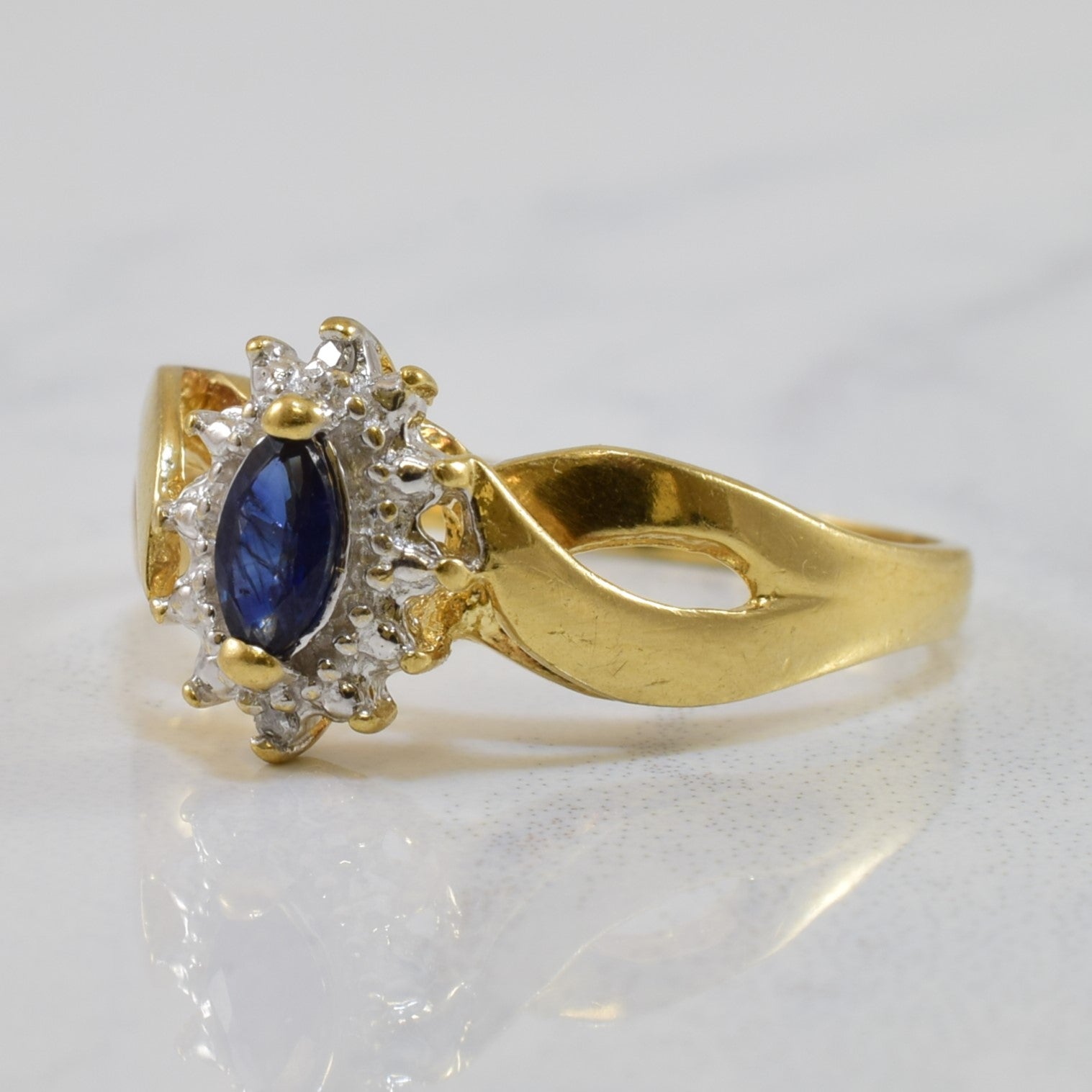 Bague saphir bleu et diamants | 0,20 ct, 0,01 ct au total | Taille 6,25 |