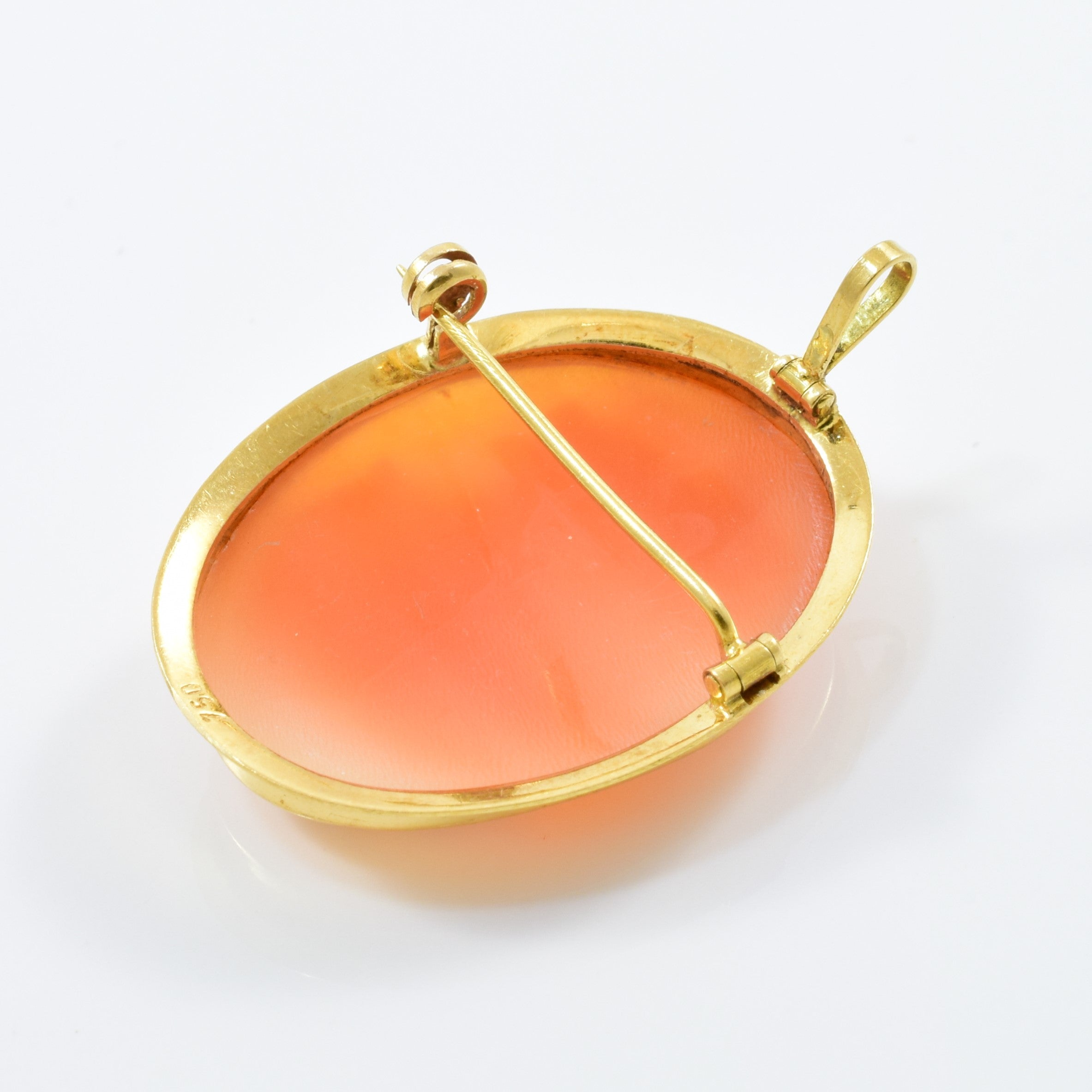 Pendentif et broche camée convertibles | 10,00 ct |