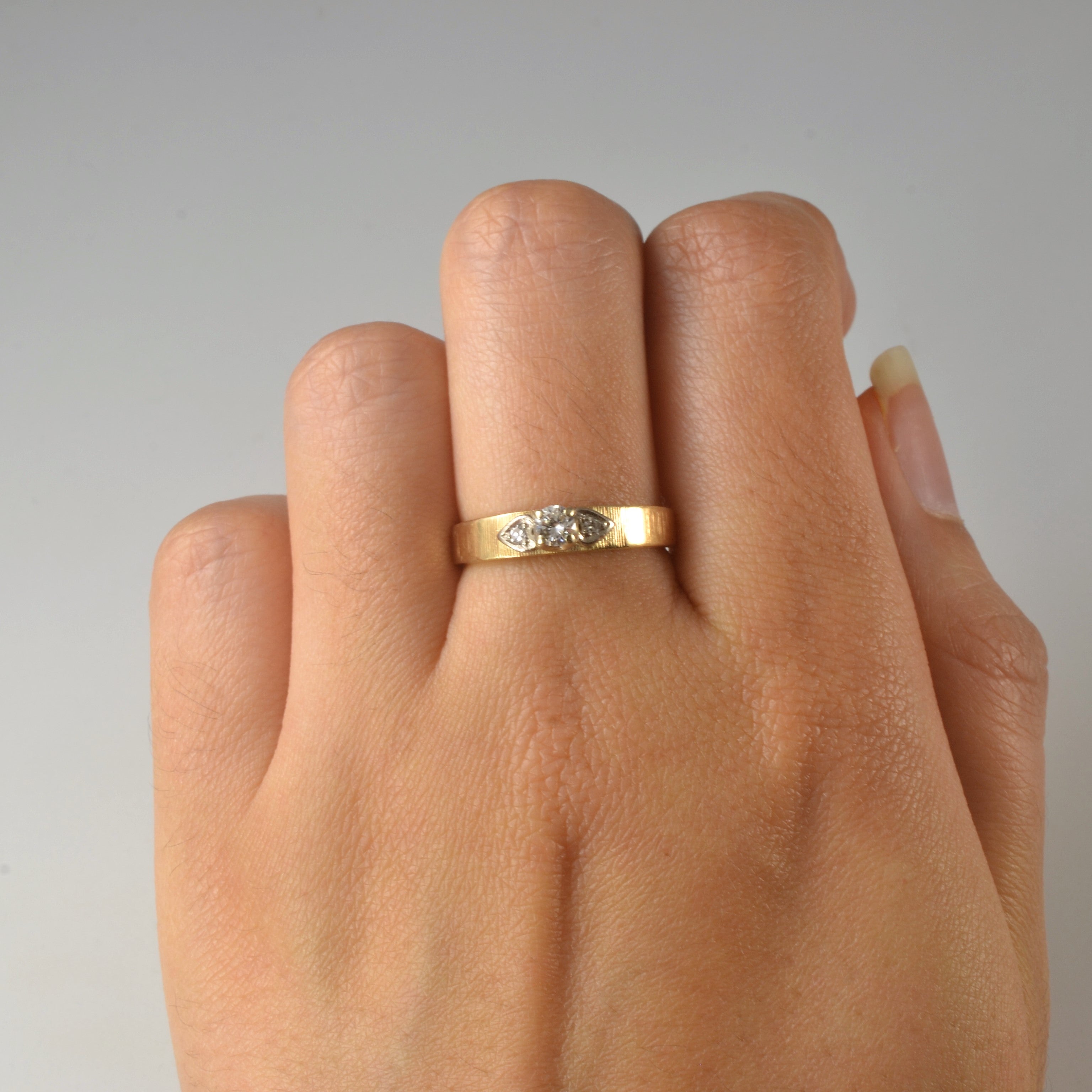 Textured Band Three Stone Ring | 0.16ctw | SZ 7 |