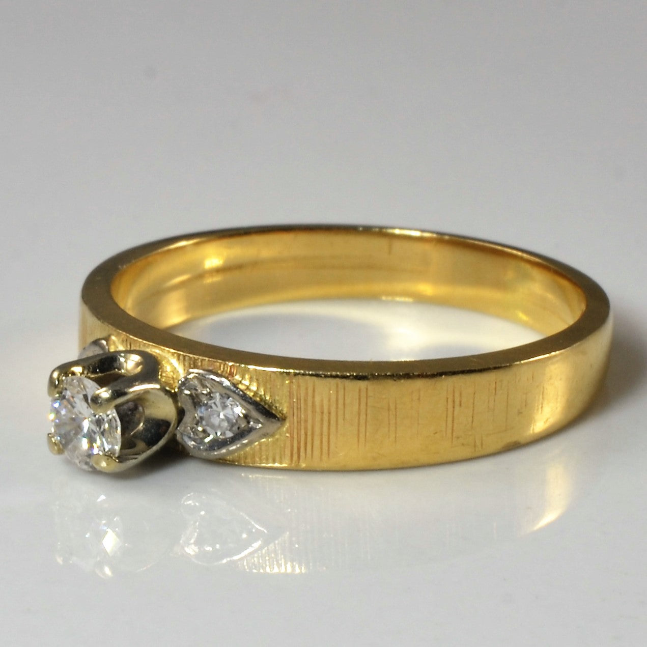 Textured Band Three Stone Ring | 0.16ctw | SZ 7 |