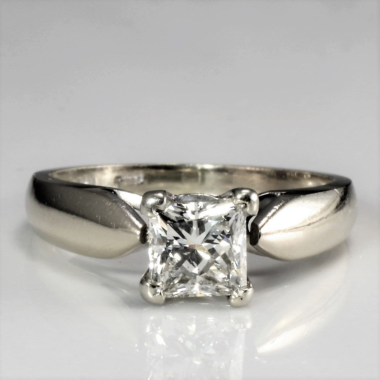 Bague de fiançailles solitaire en diamant princesse | 0,82 ct | SI2, J | Taille 4,75 |