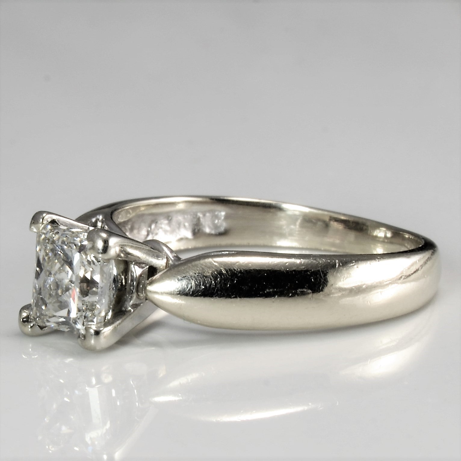 Bague de fiançailles solitaire en diamant princesse | 0,82 ct | SI2, J | Taille 4,75 |
