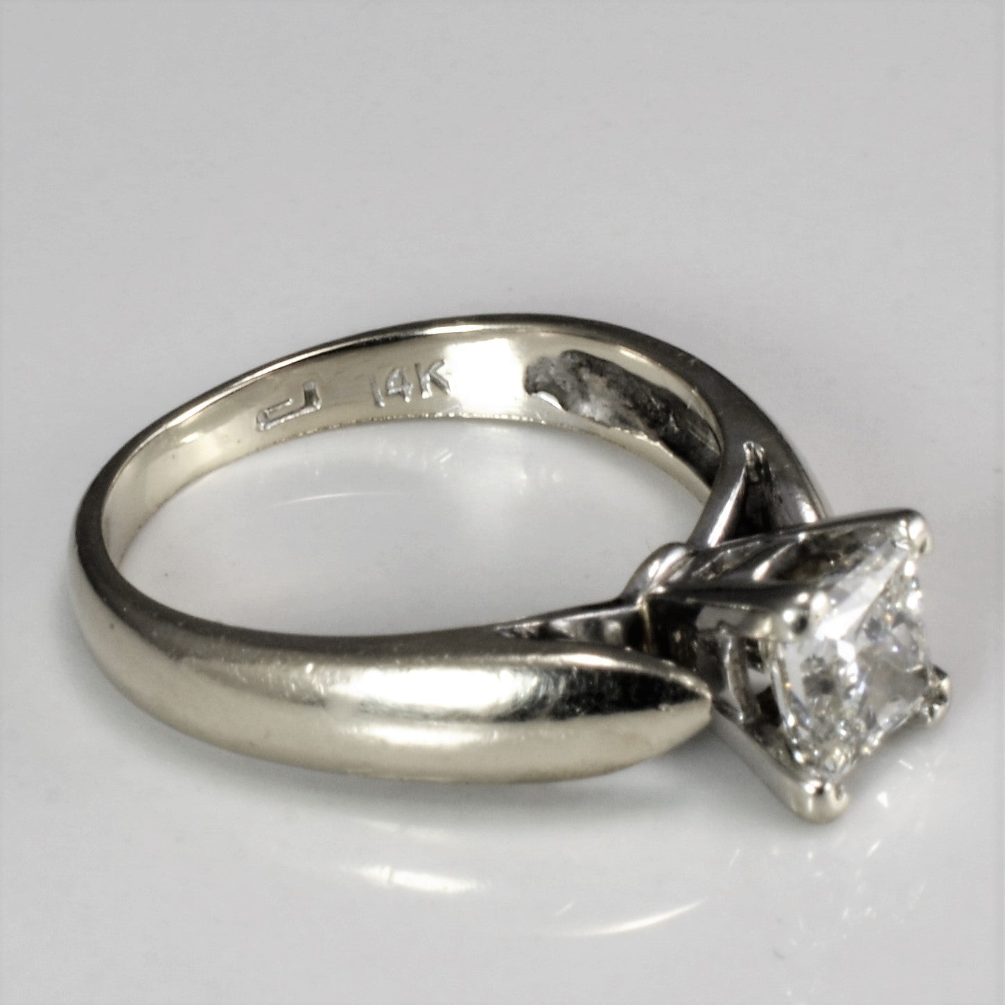 Bague de fiançailles solitaire en diamant princesse | 0,82 ct | SI2, J | Taille 4,75 |