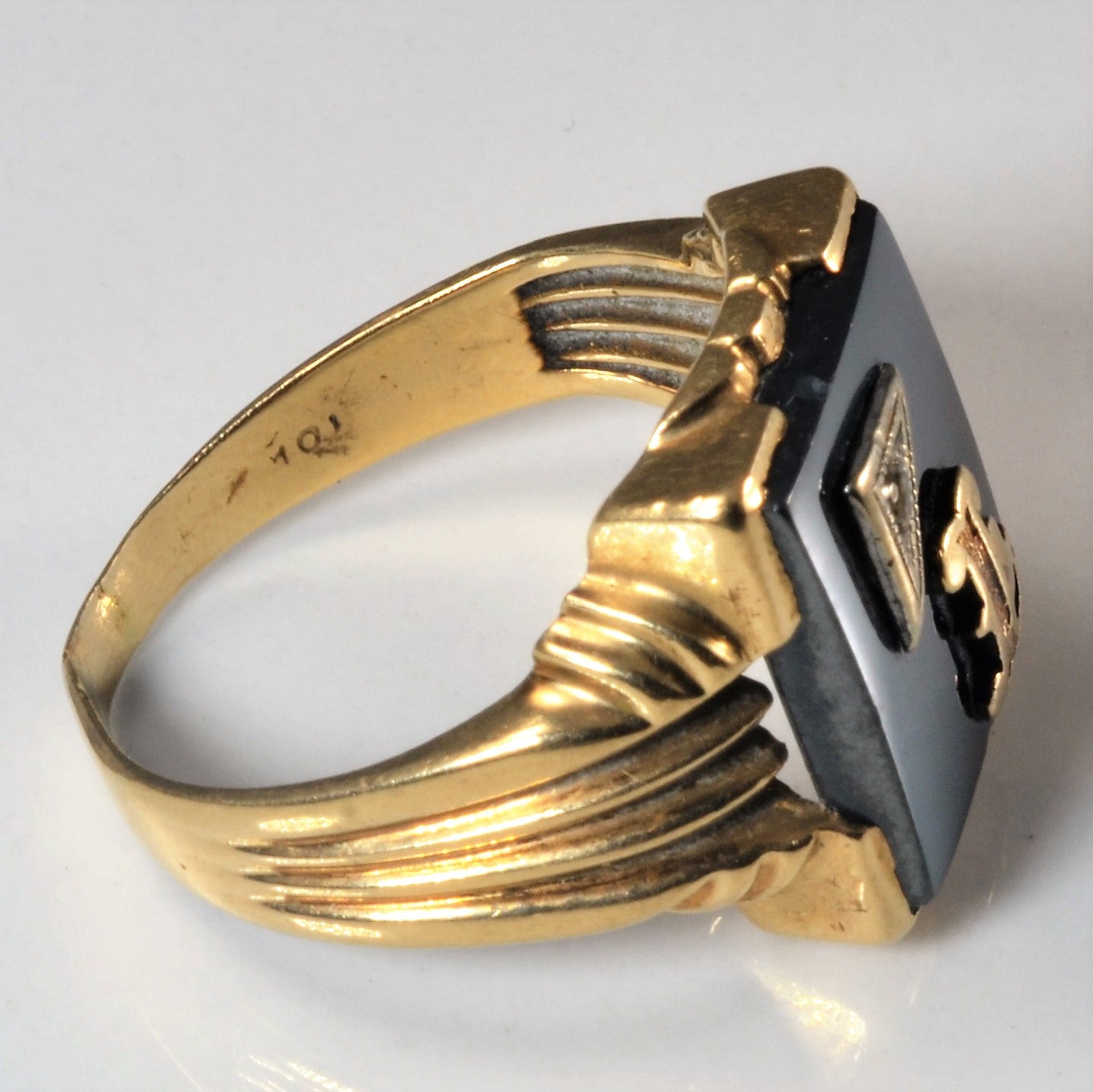 Bague chevalière initiale « L » en hématite et diamant | 7,50 ct, 0,01 ct | Taille 8 |