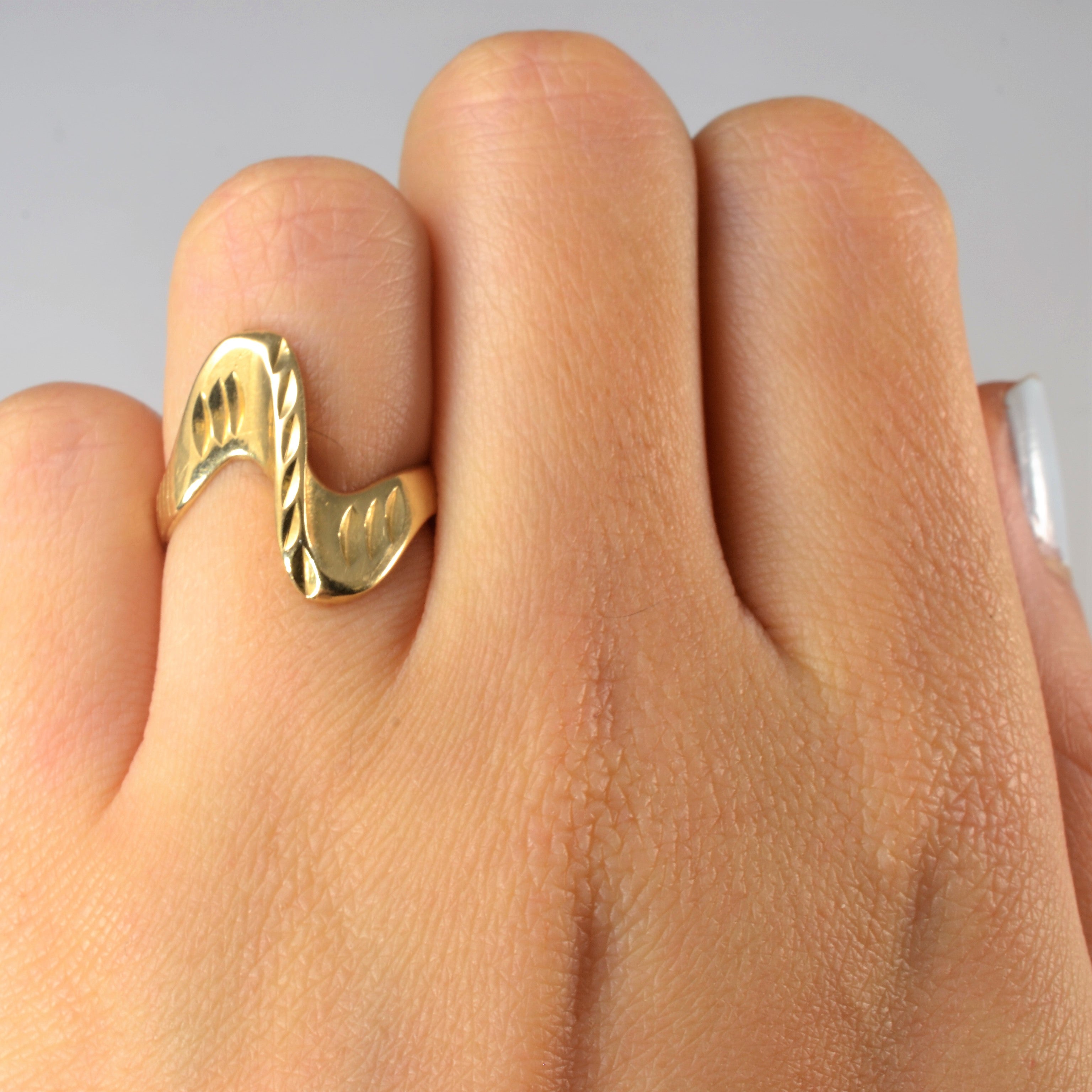 Bague de contournement en or 14 carats | Taille 4 |
