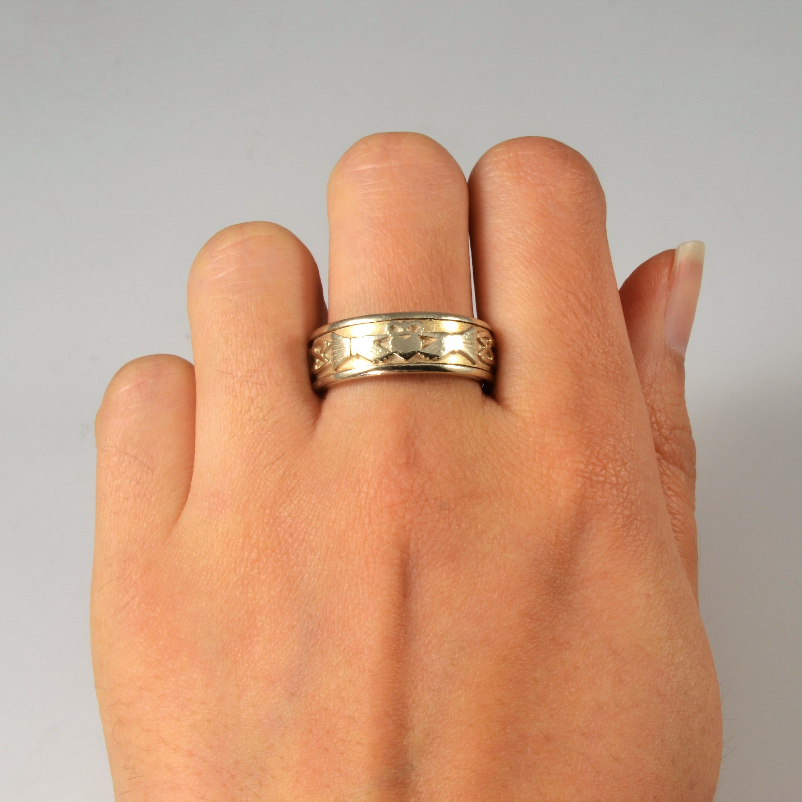 White Gold Claddagh Band | SZ 8.75 |