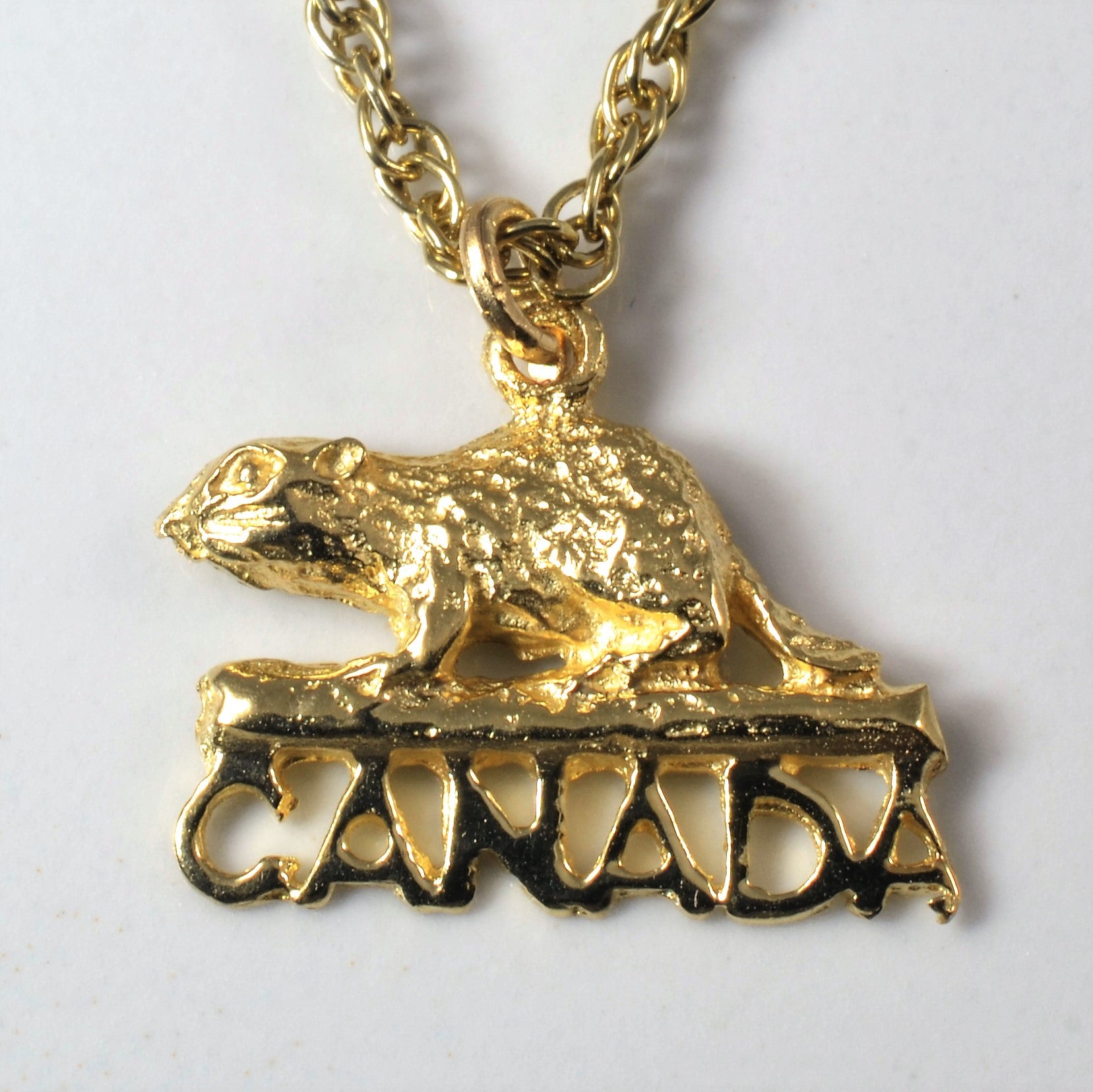 Yellow Gold Canada Beaver Necklace | 22" |