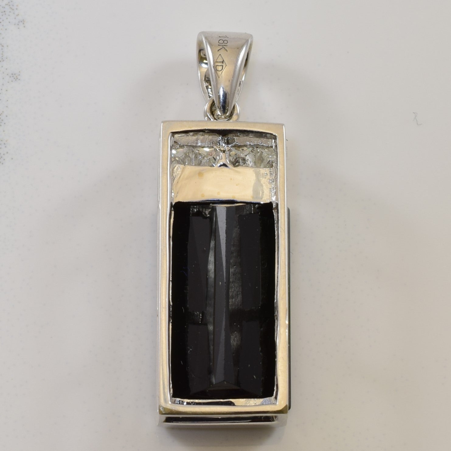 Green Tourmaline & Diamond Pendant | 8.00ct, 0.26ctw |