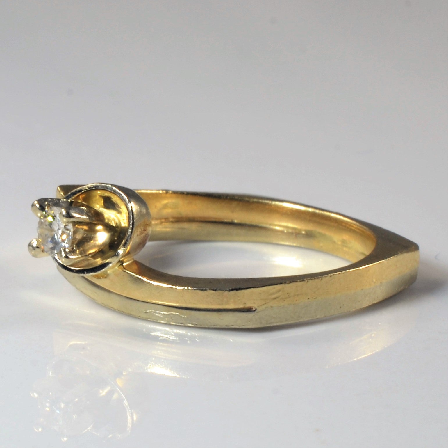 Two Tone Twist Diamond Ring | 0.10ct | SZ 6.75 |